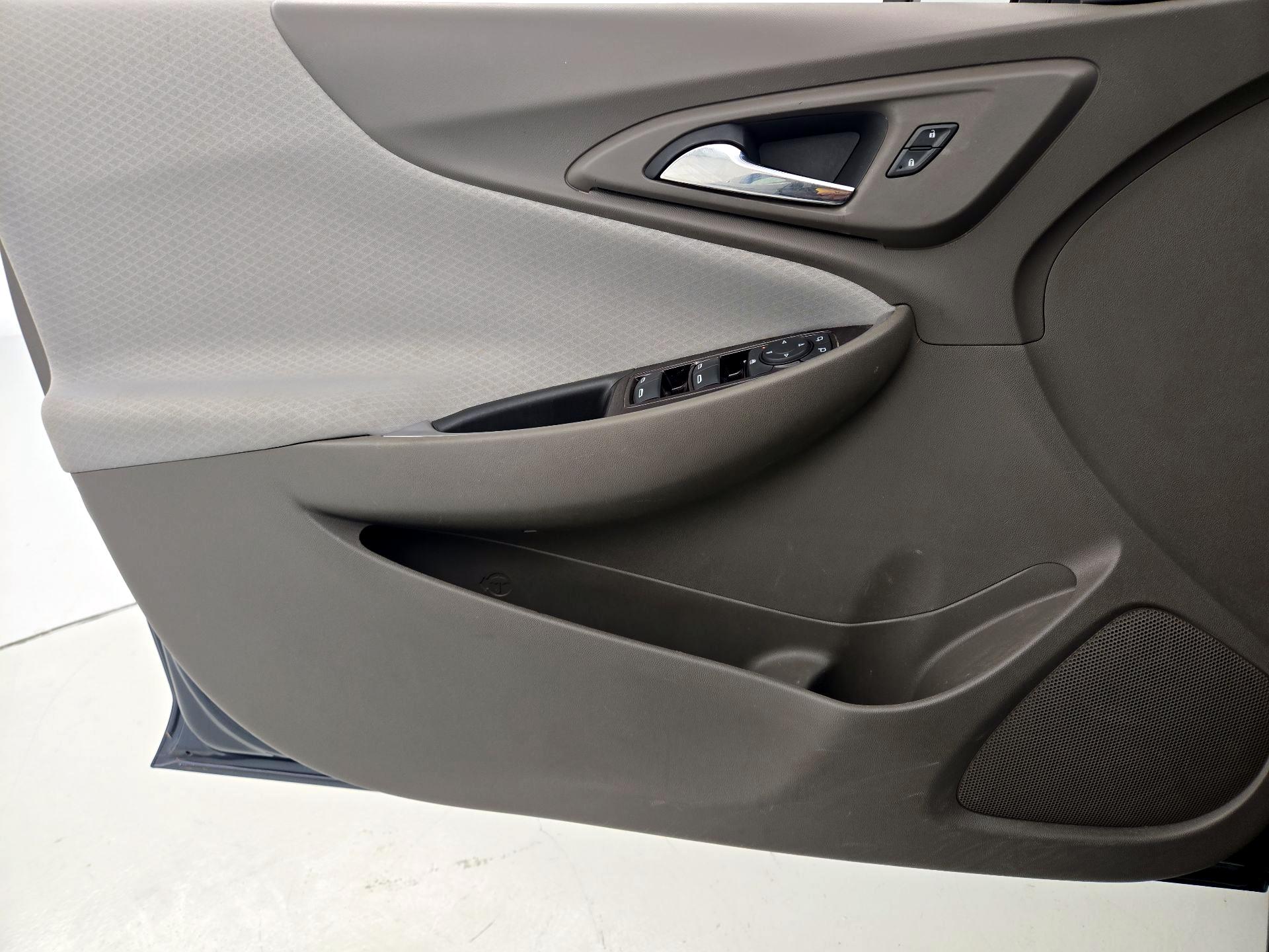 Thumbnail: 2020 Chevrolet Malibu - 12