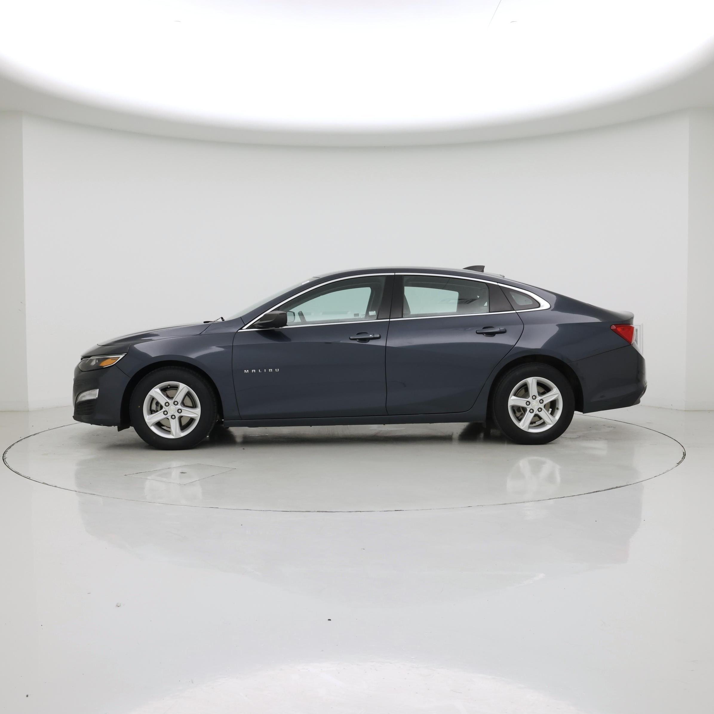 Thumbnail: 2020 Chevrolet Malibu - 3