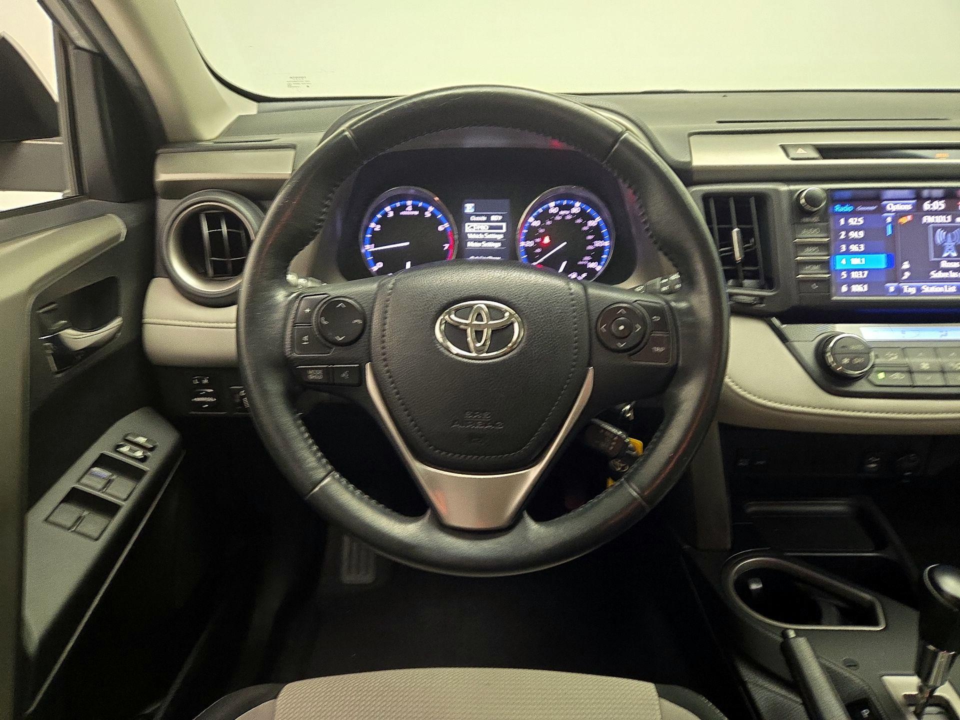 Thumbnail: 2016 Toyota RAV4 - 10