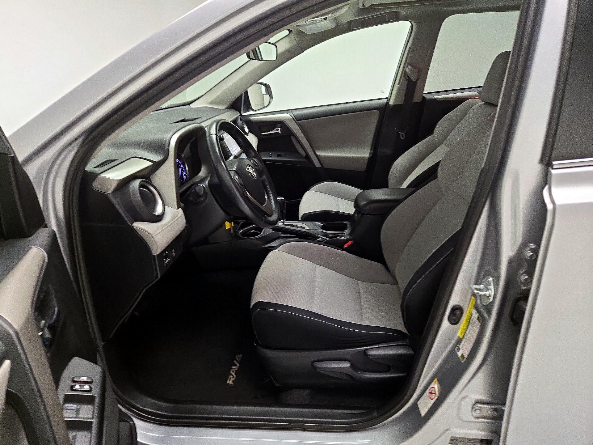 Thumbnail: 2016 Toyota RAV4 - 11