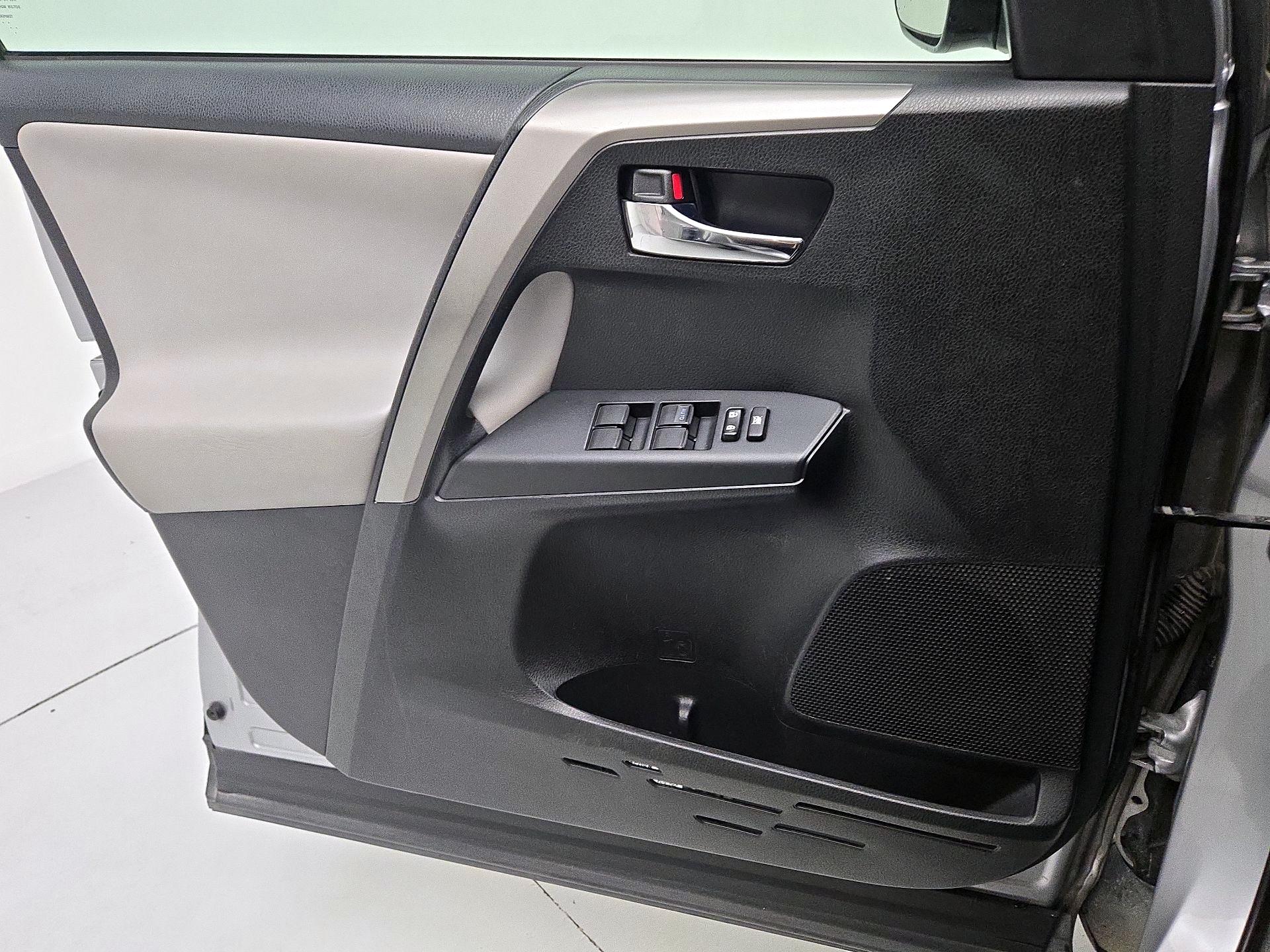 Thumbnail: 2016 Toyota RAV4 - 12