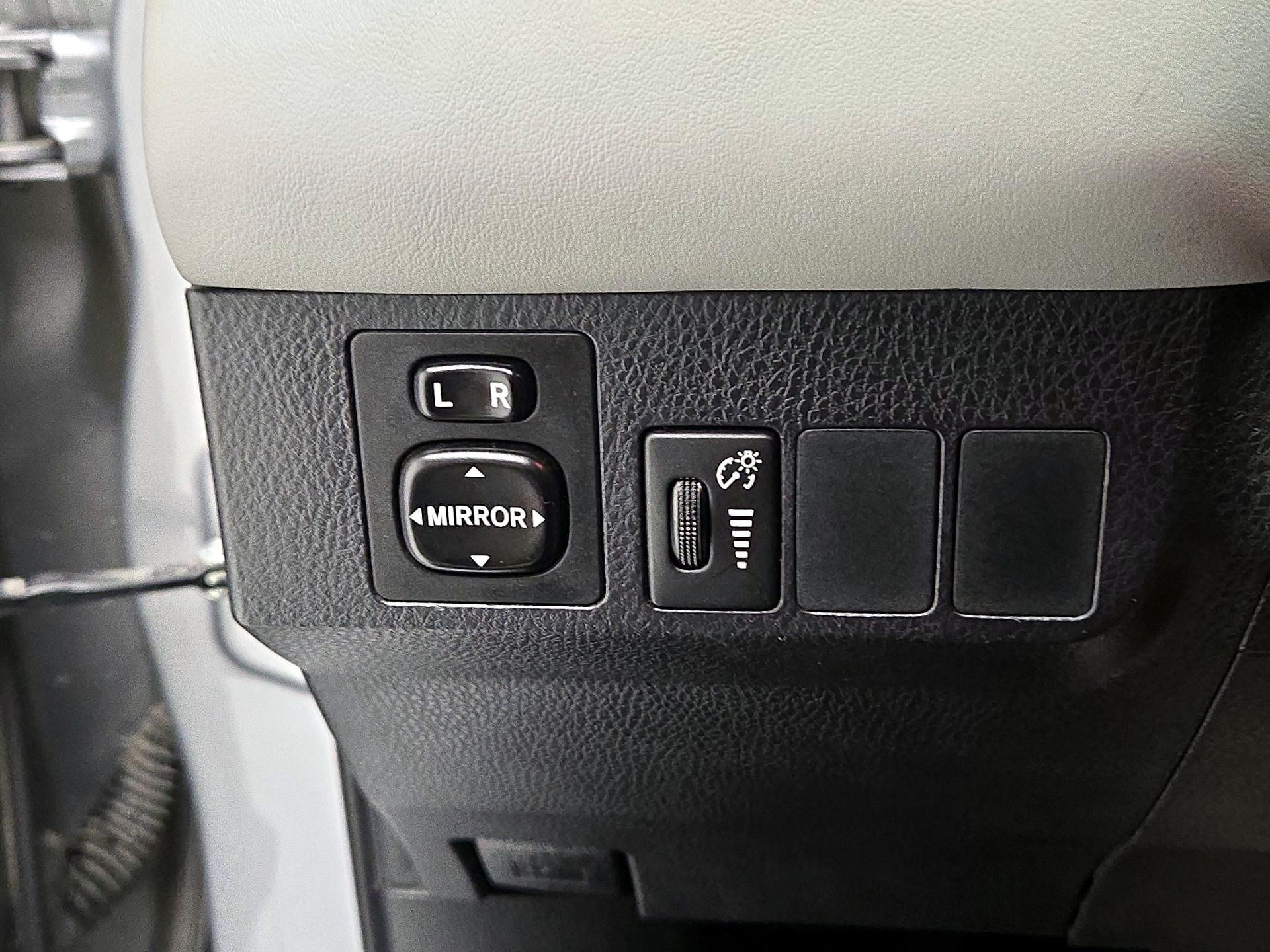 Thumbnail: 2016 Toyota RAV4 - 13