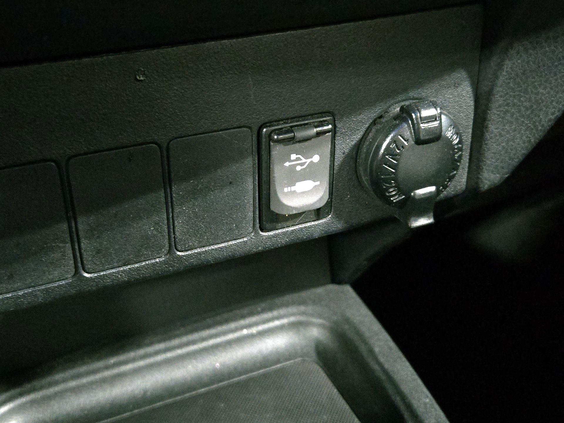 Thumbnail: 2016 Toyota RAV4 - 18