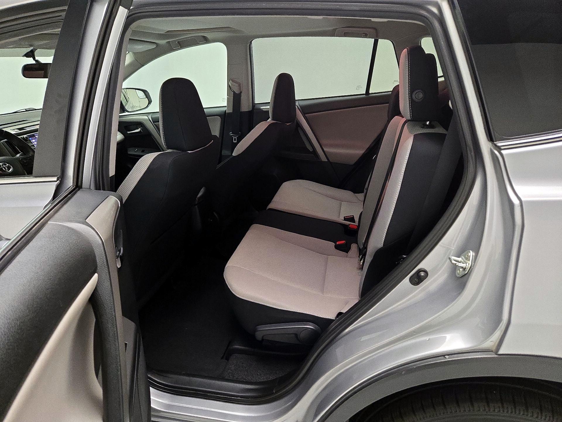 Thumbnail: 2016 Toyota RAV4 - 19