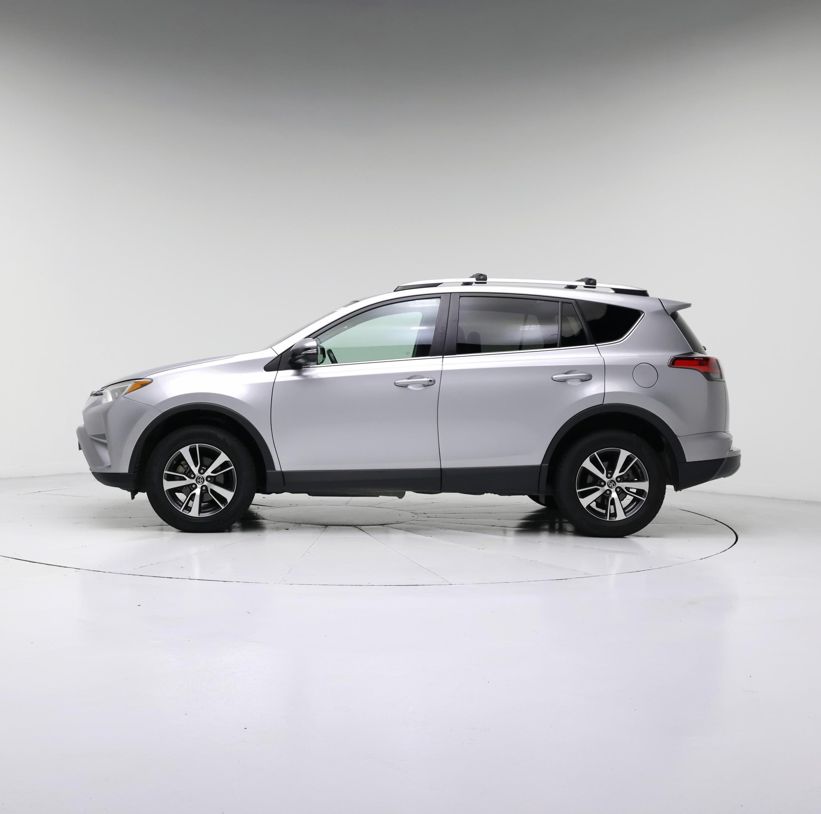 Thumbnail: 2016 Toyota RAV4 - 3