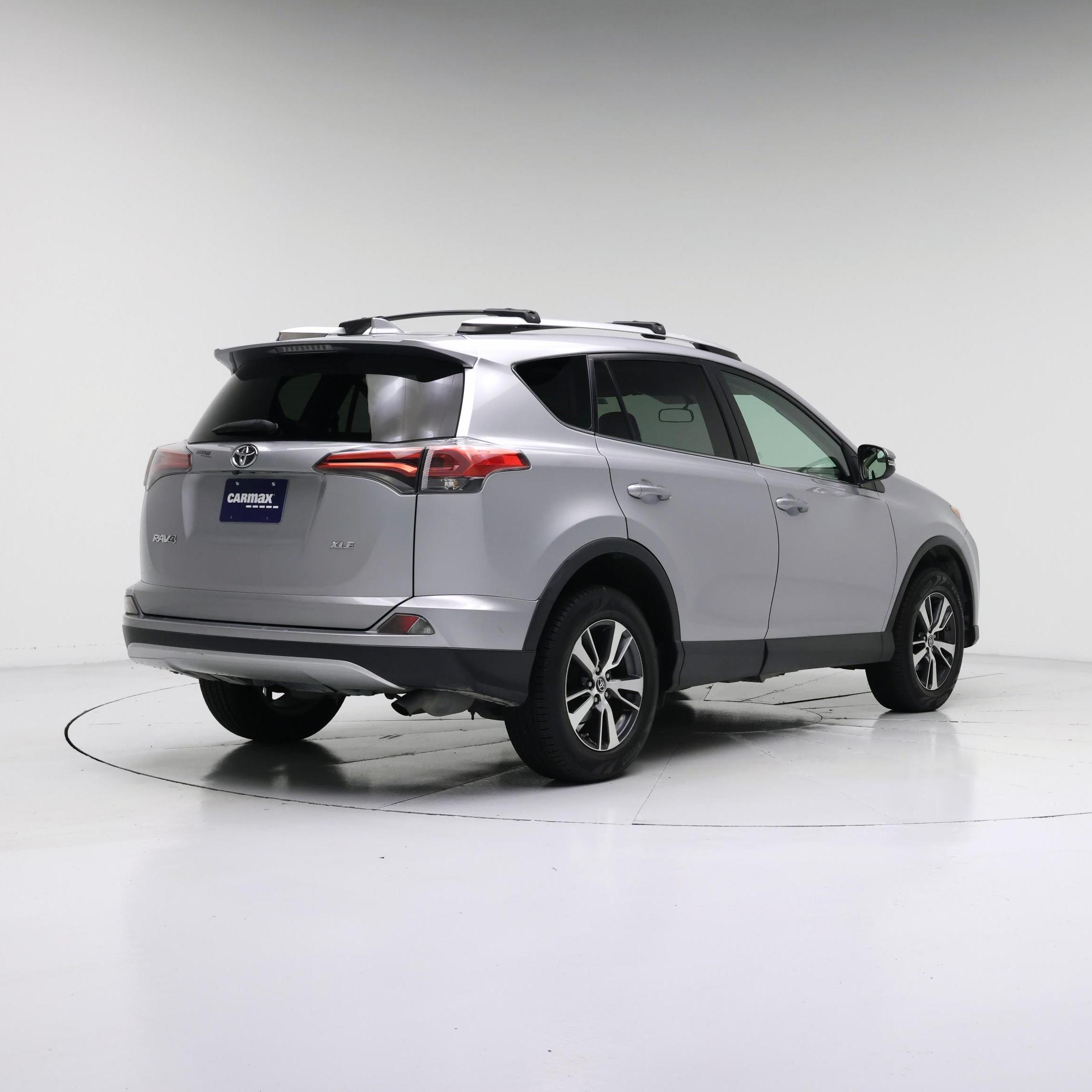 Thumbnail: 2016 Toyota RAV4 - 8