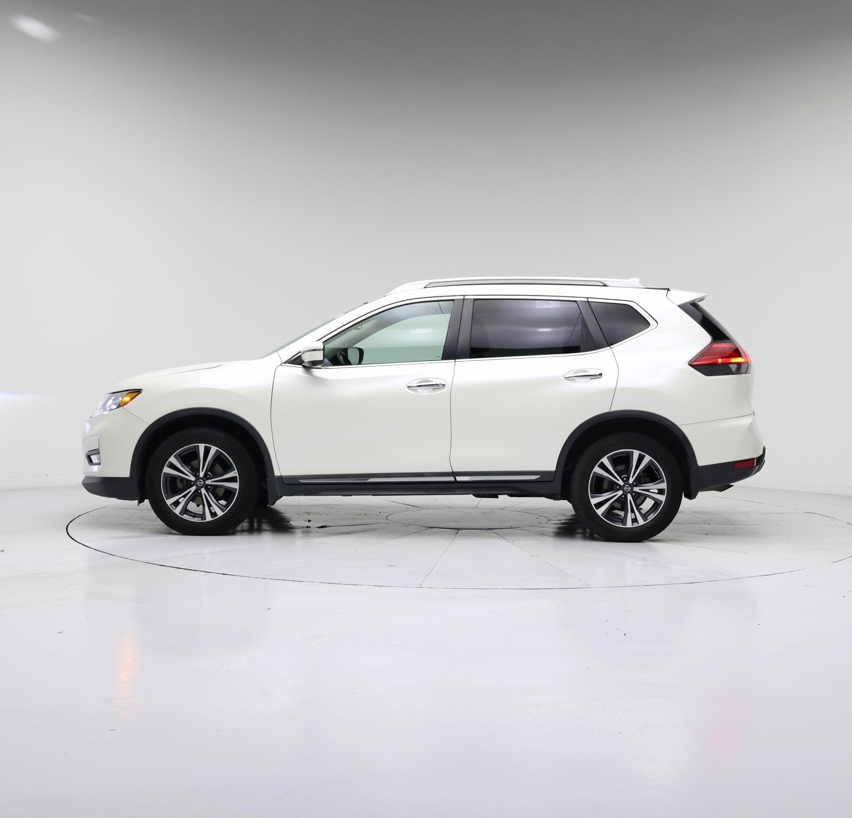 Thumbnail: 2017 Nissan Rogue - 3