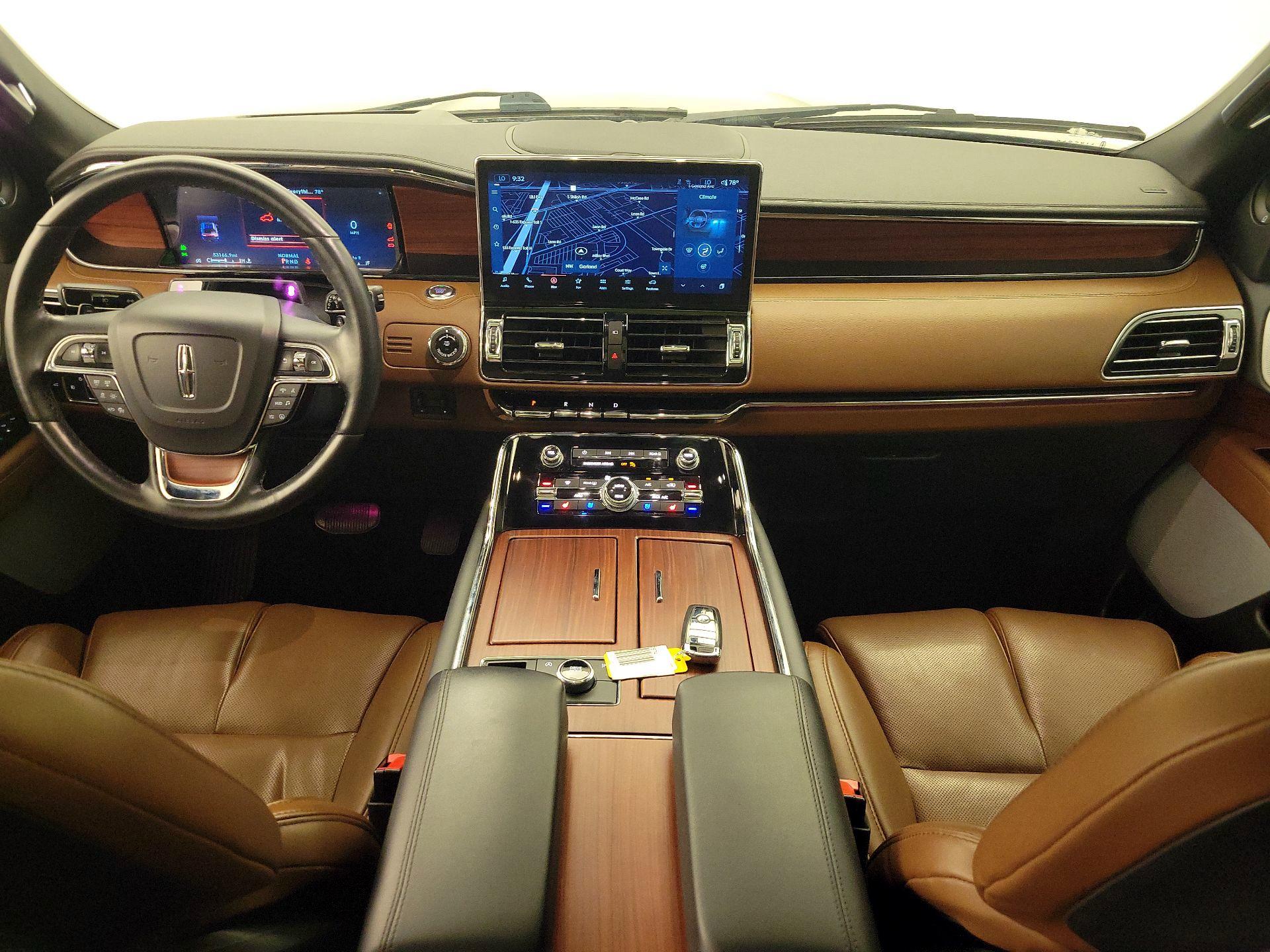 Thumbnail: 2022 Lincoln Navigator L - 9