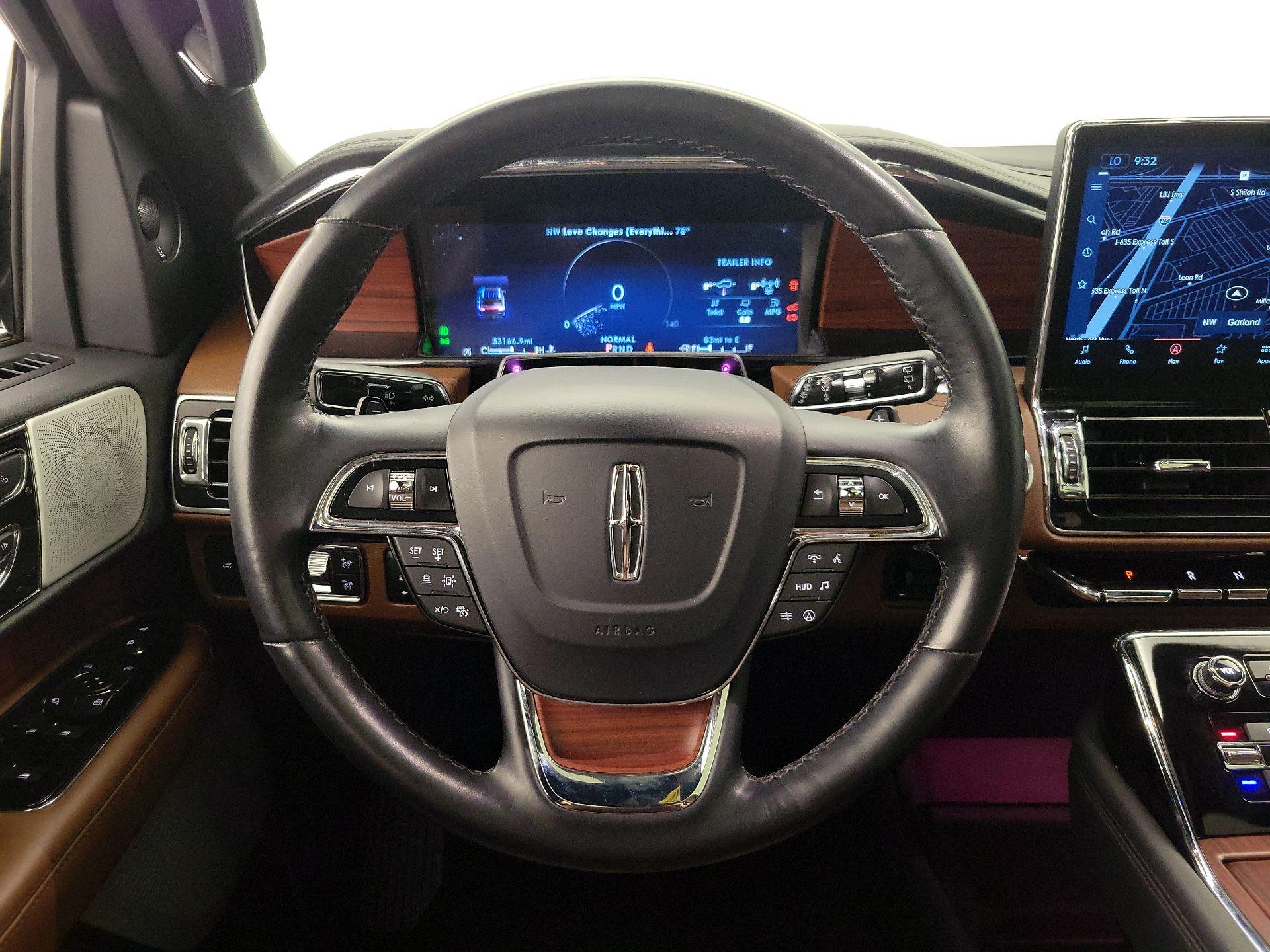 Thumbnail: 2022 Lincoln Navigator L - 10