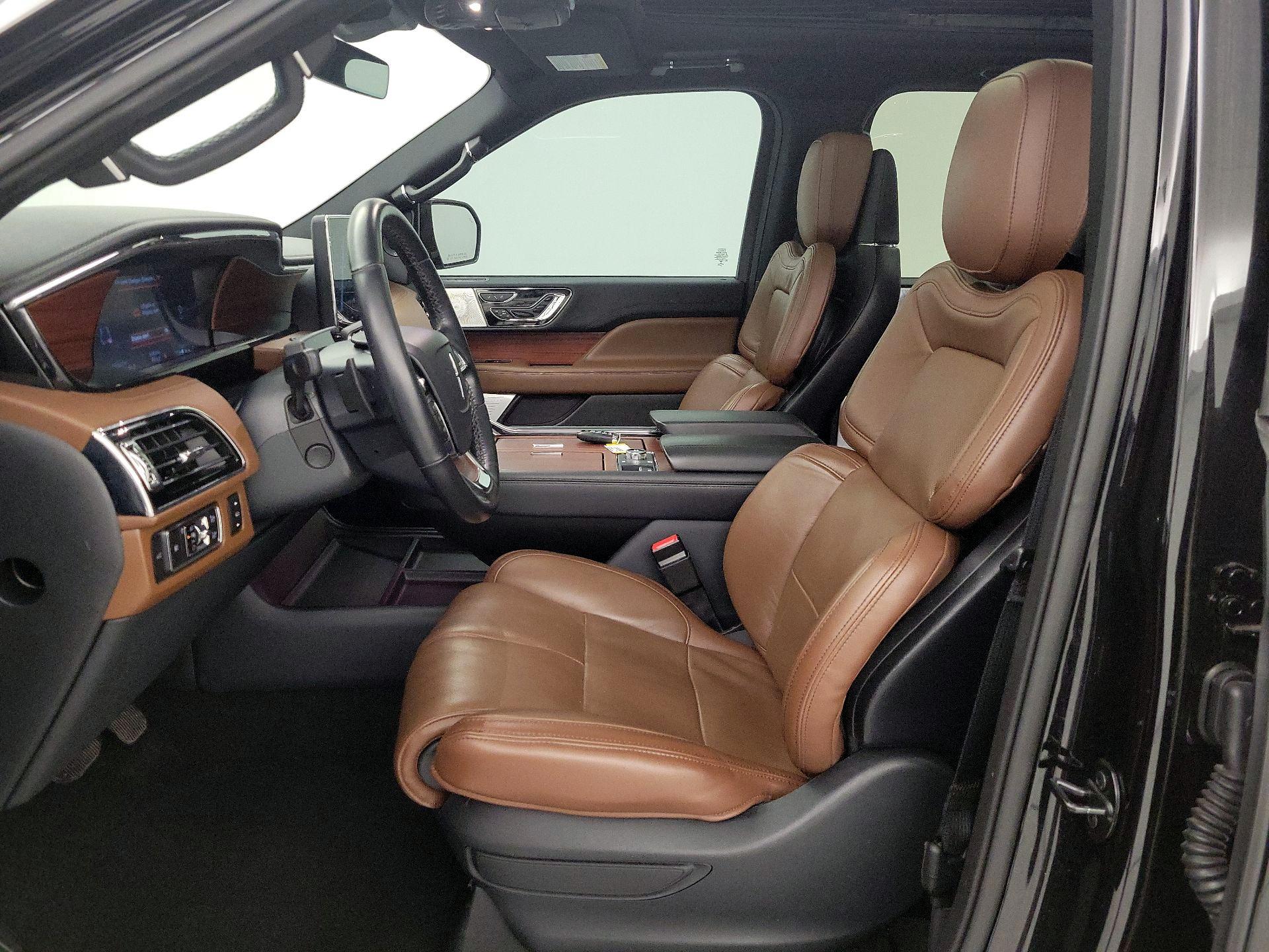 Thumbnail: 2022 Lincoln Navigator L - 11