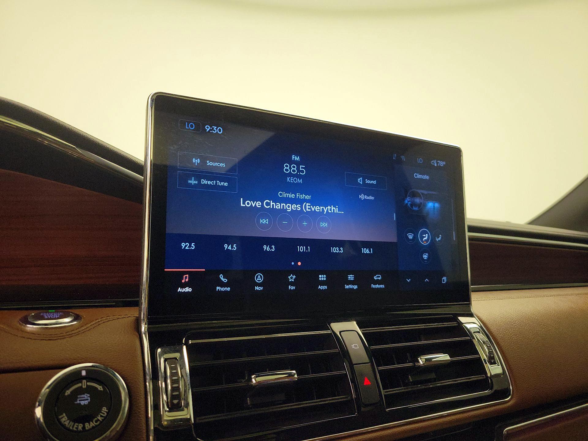 Thumbnail: 2022 Lincoln Navigator L - 16