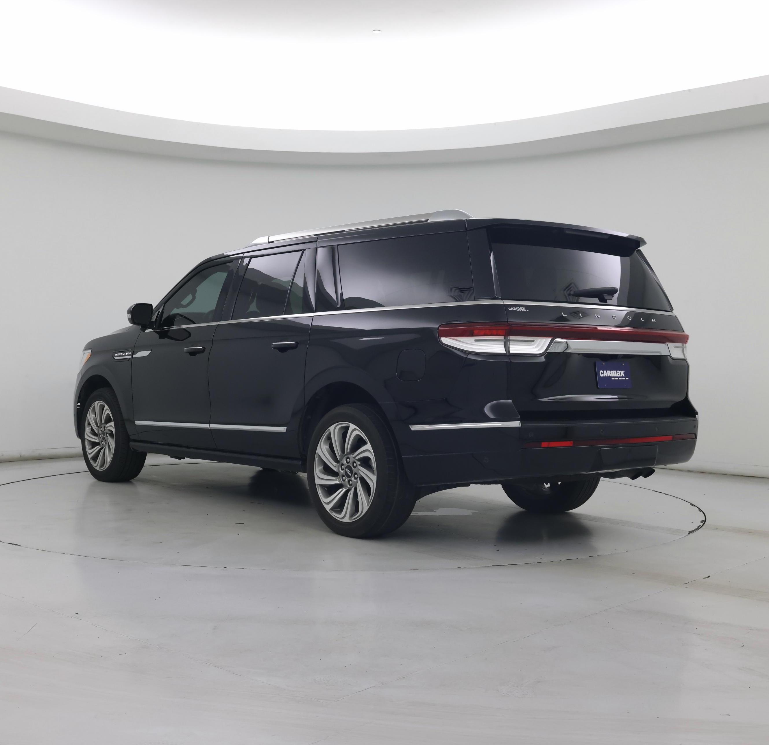 Thumbnail: 2022 Lincoln Navigator L - 2