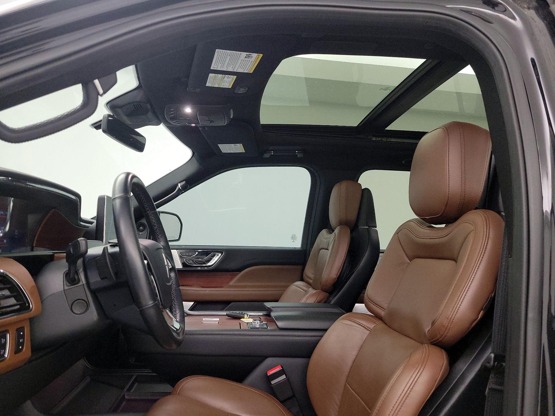 Thumbnail: 2022 Lincoln Navigator L - 19