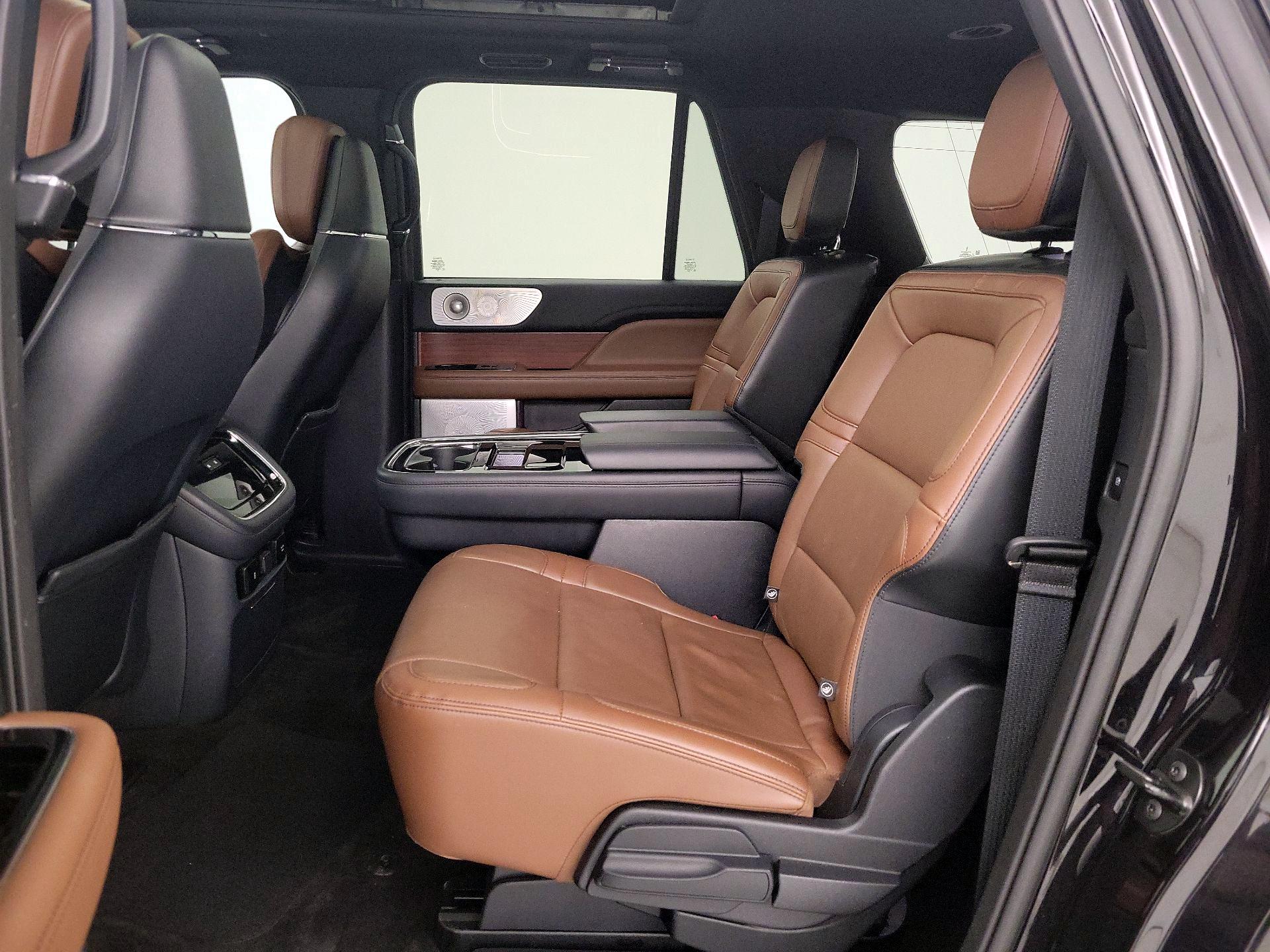 Thumbnail: 2022 Lincoln Navigator L - 20