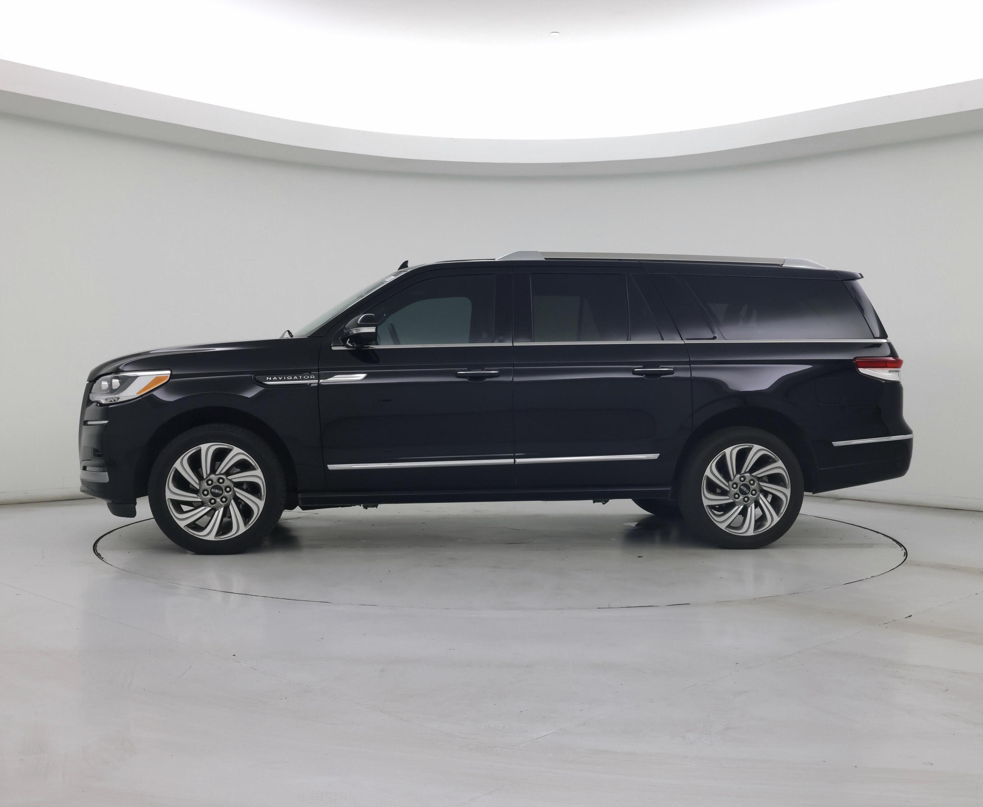 Thumbnail: 2022 Lincoln Navigator L - 3
