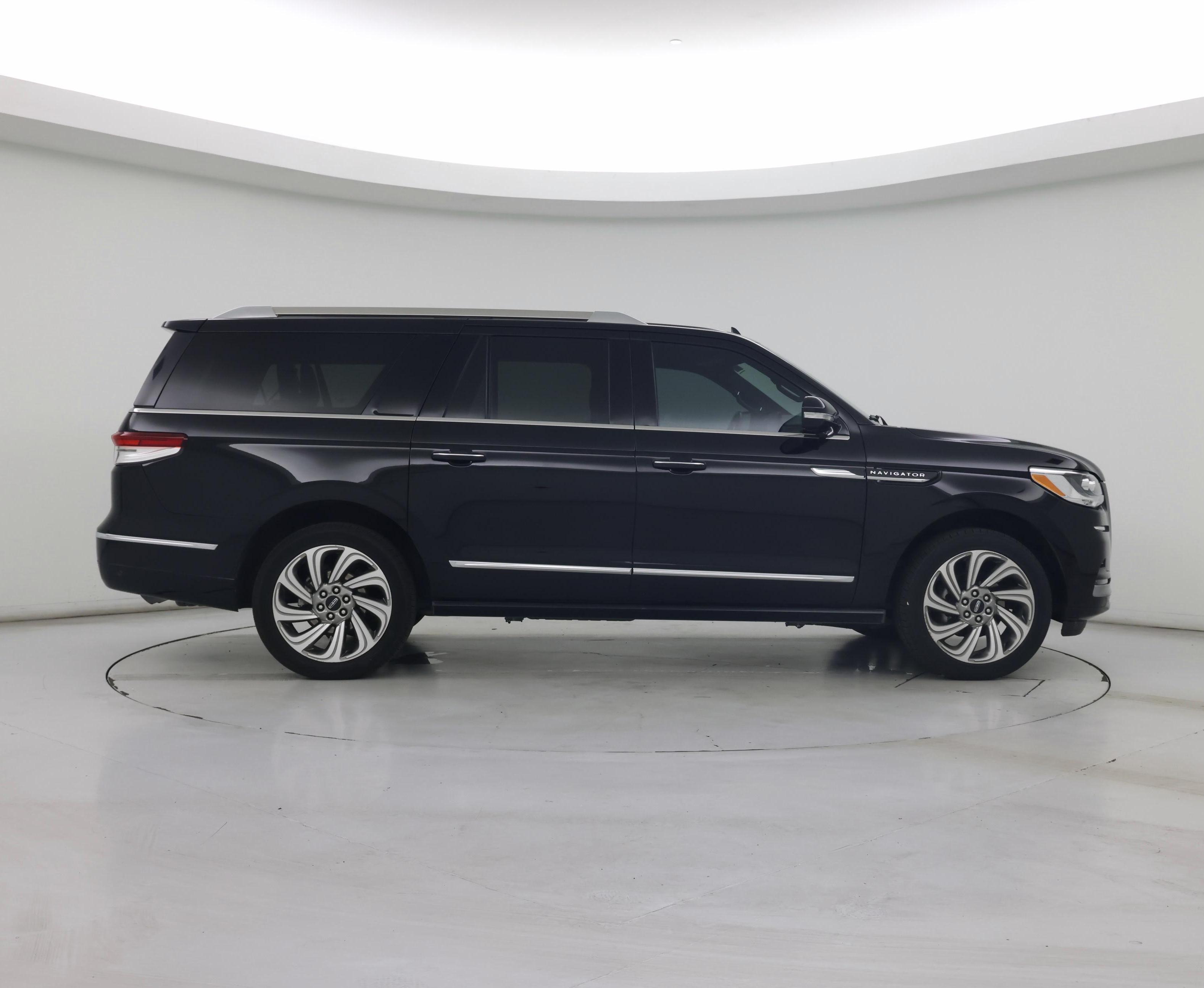 Thumbnail: 2022 Lincoln Navigator L - 7