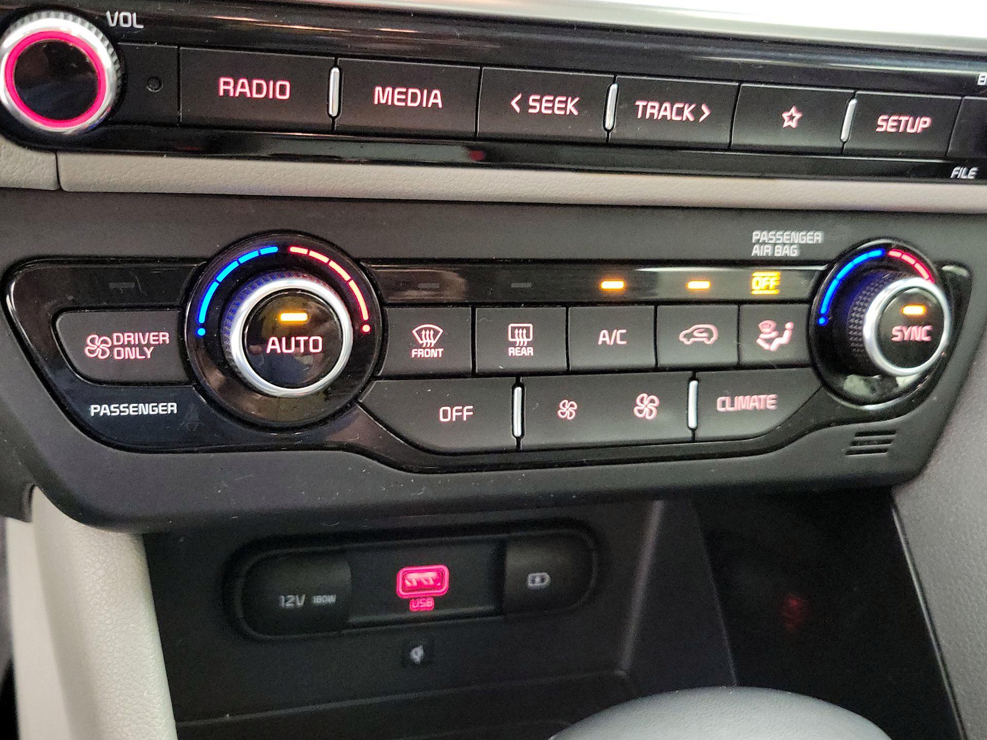 Thumbnail: 2020 Kia Niro - 16