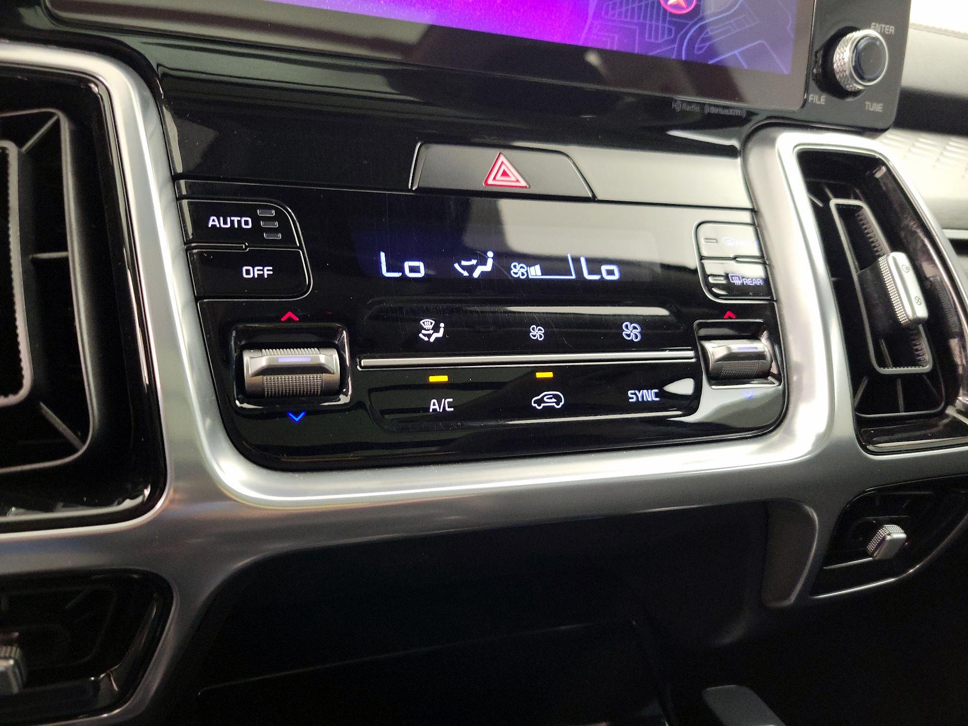 Thumbnail: 2023 Kia Sorento - 17