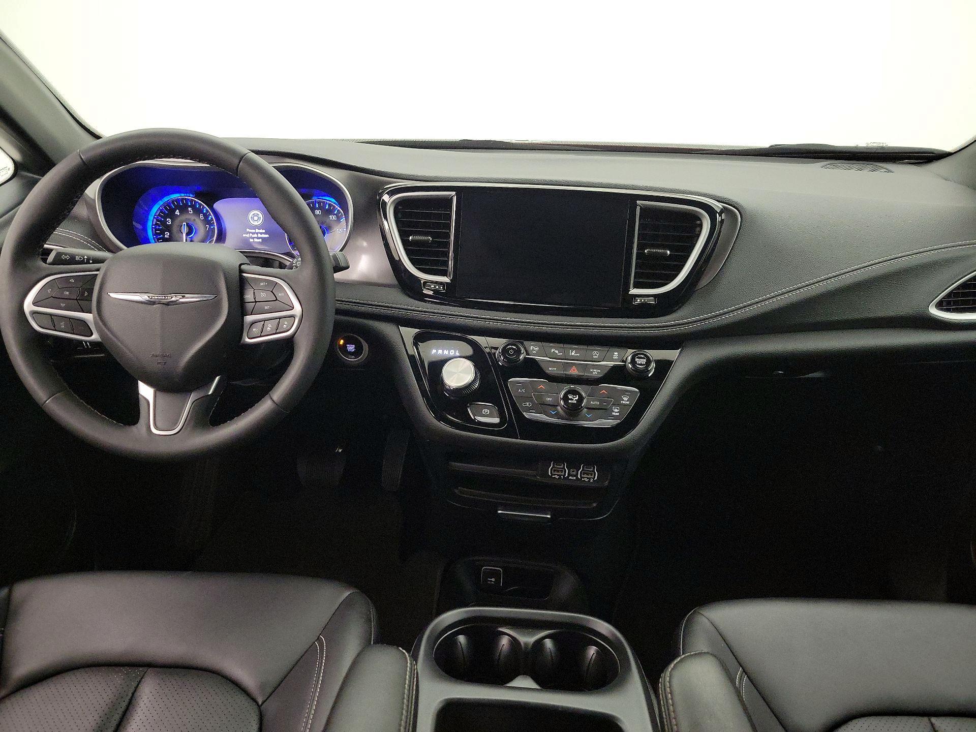 Thumbnail: 2025 Chrysler Pacifica - 9