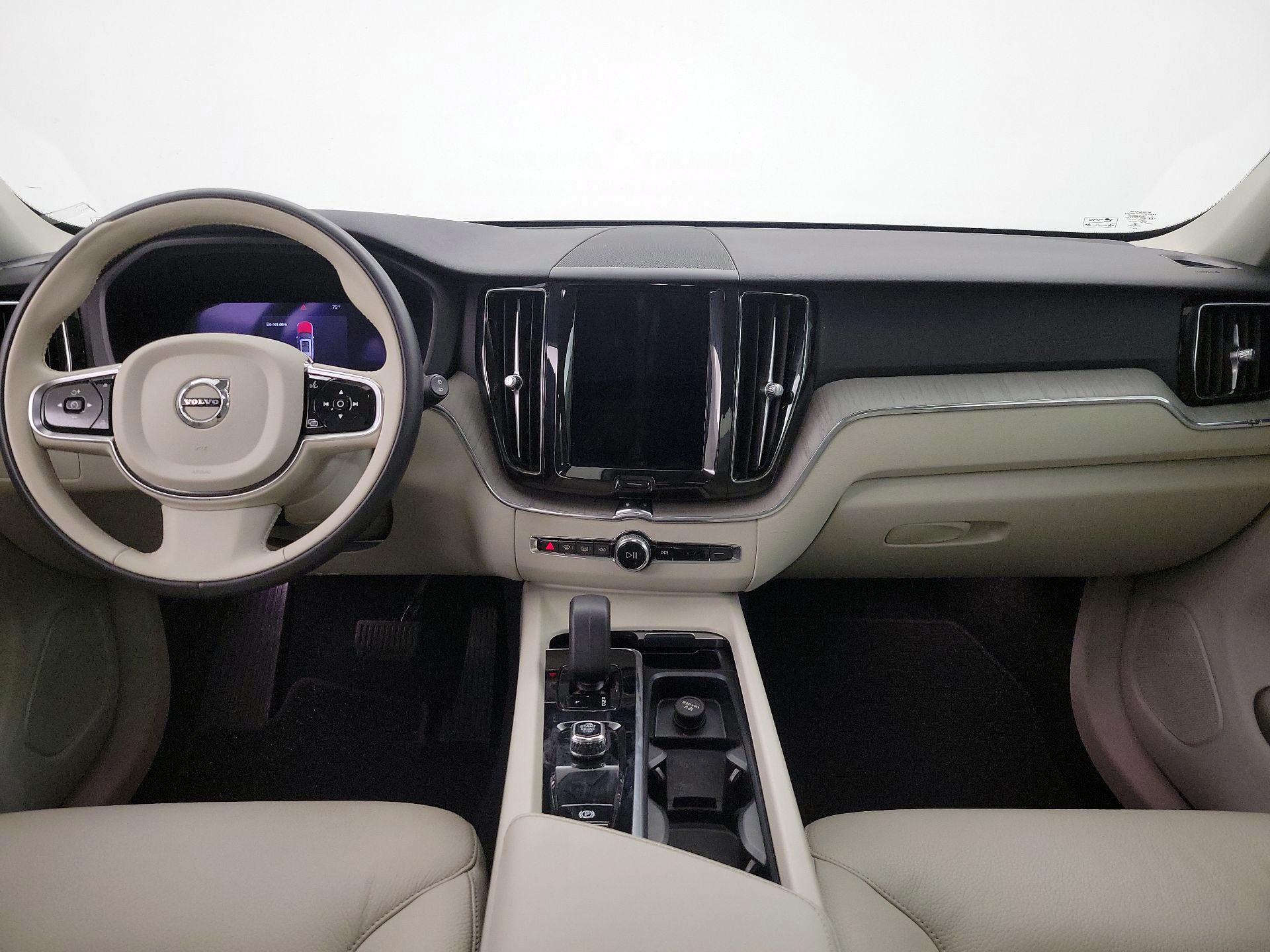 Thumbnail: 2023 Volvo XC60 - 9