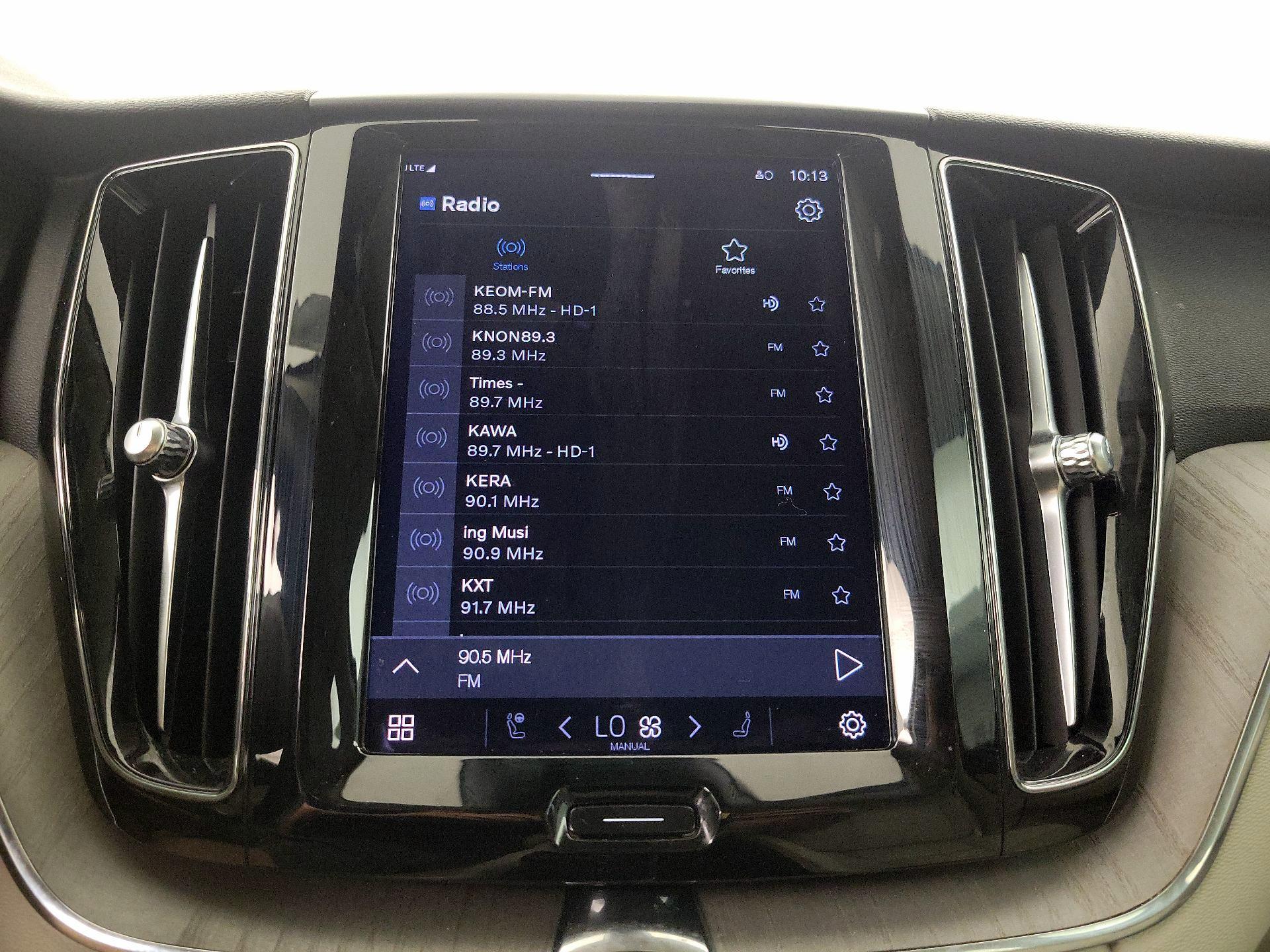 Thumbnail: 2023 Volvo XC60 - 15