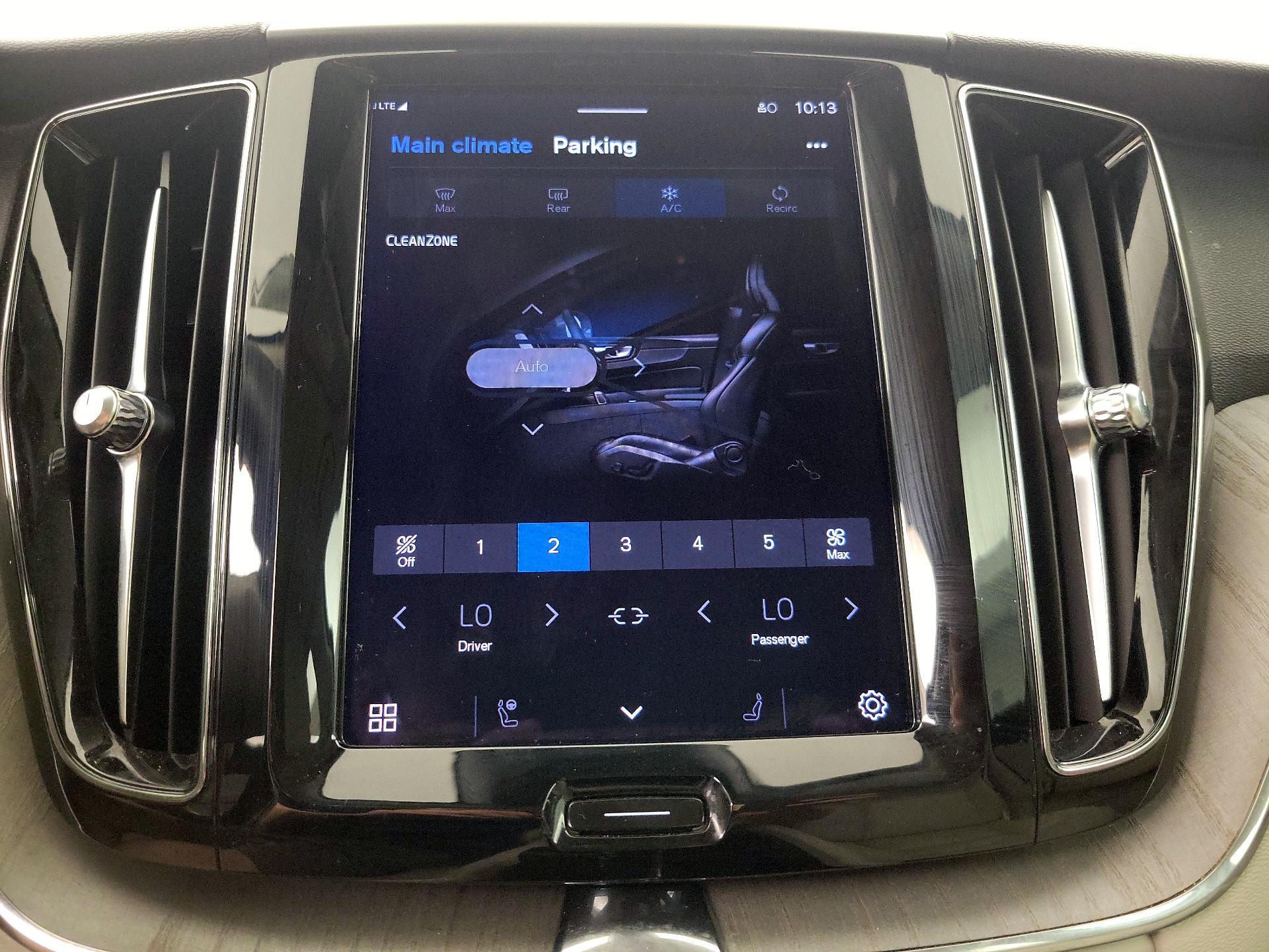 Thumbnail: 2023 Volvo XC60 - 16