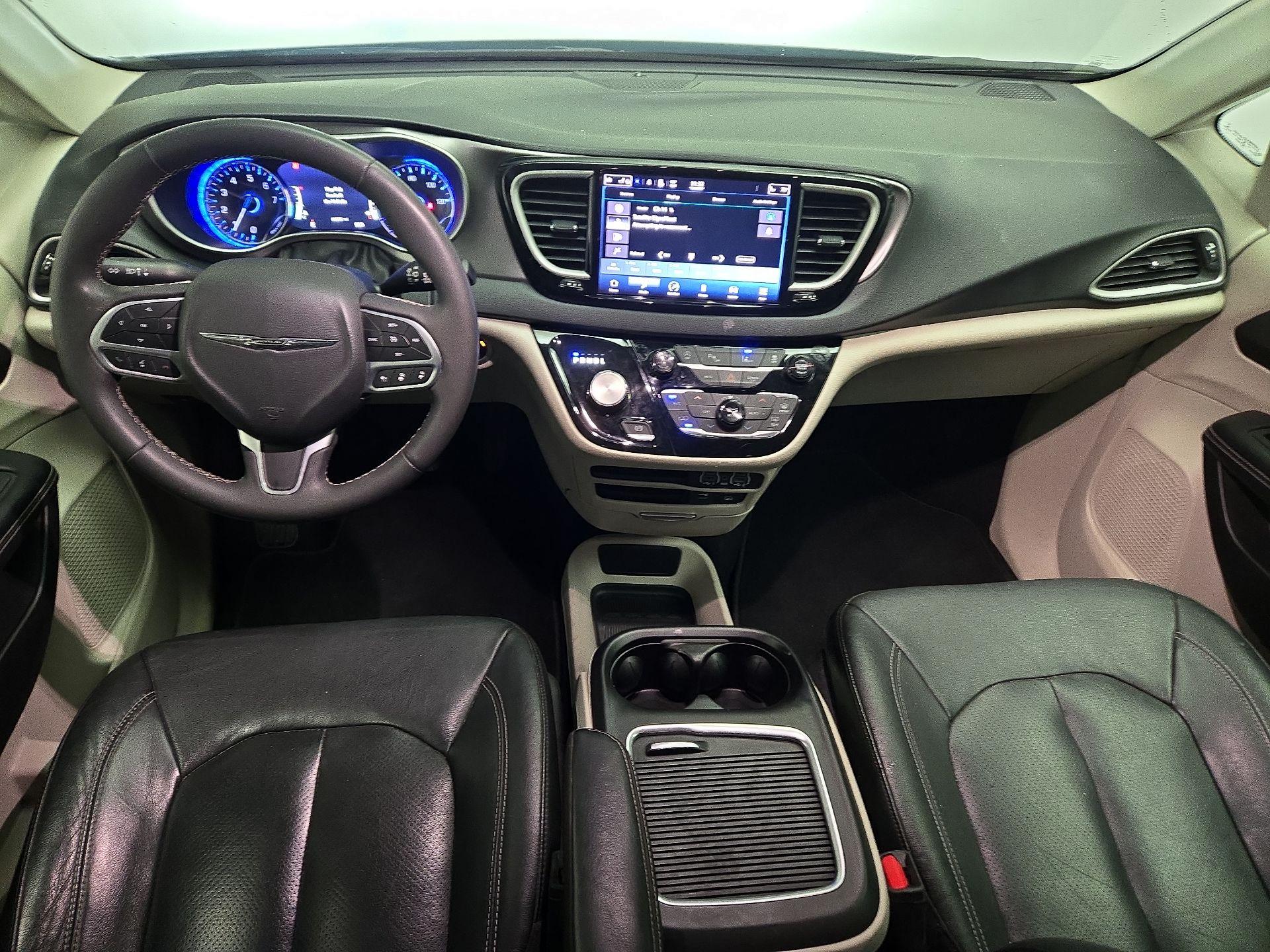 Thumbnail: 2022 Chrysler Pacifica - 9