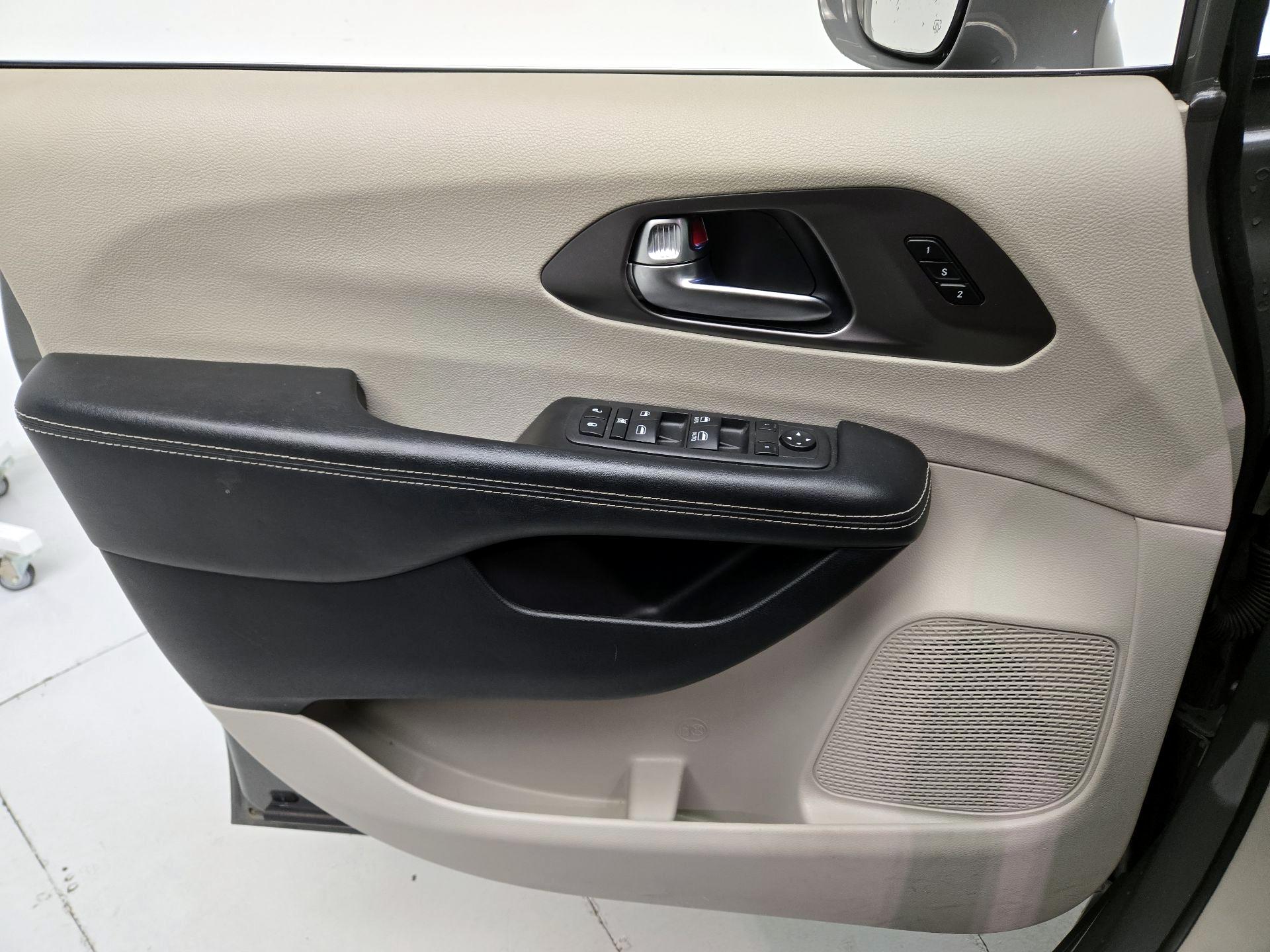 Thumbnail: 2022 Chrysler Pacifica - 12