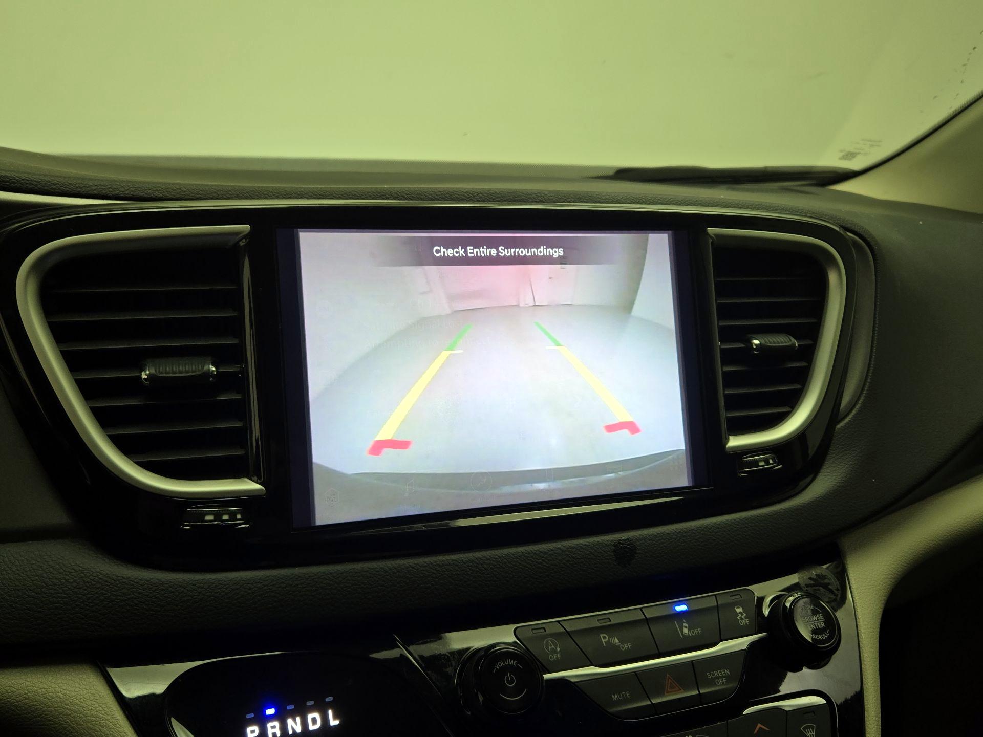 Thumbnail: 2022 Chrysler Pacifica - 14
