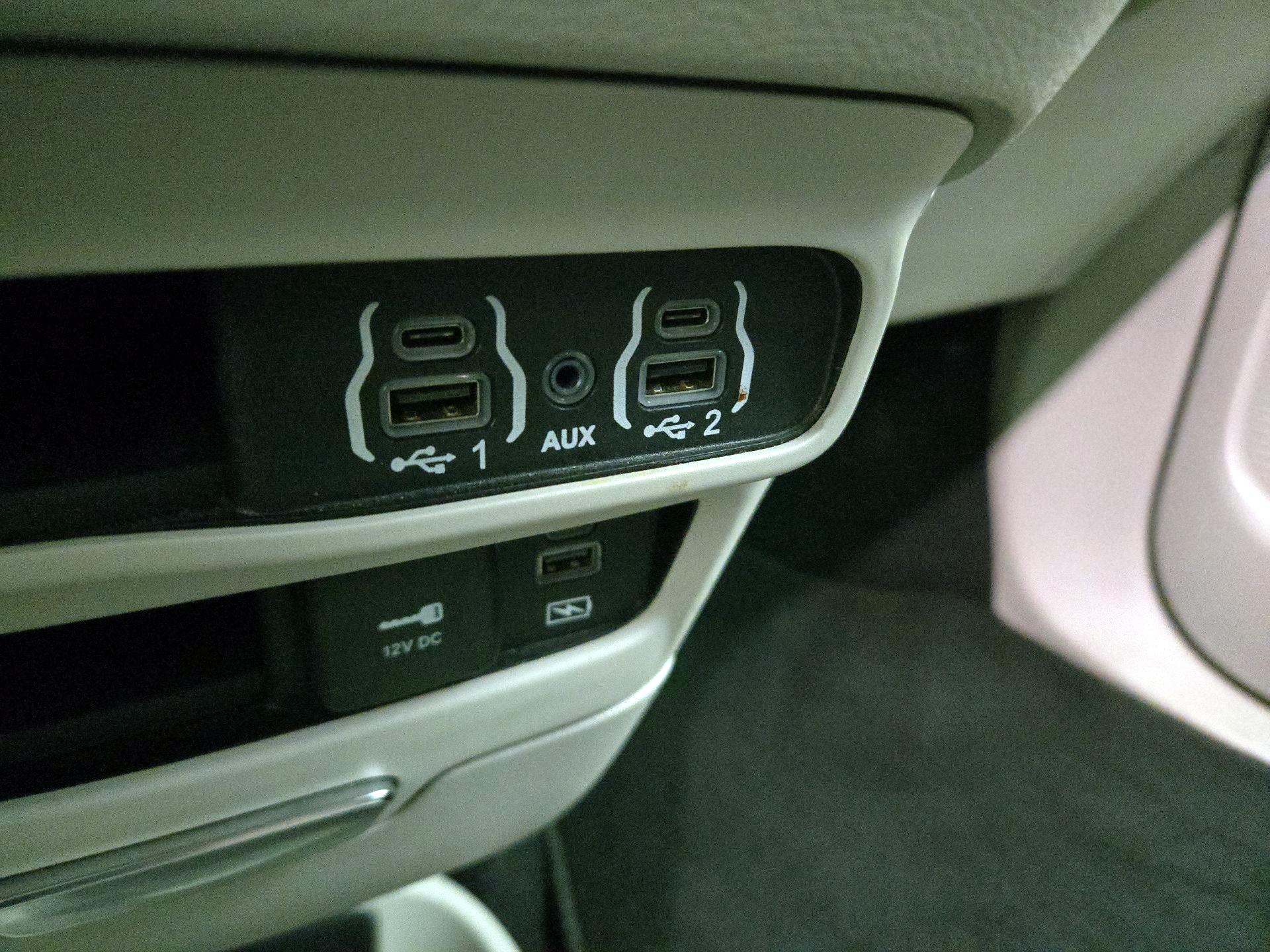 Thumbnail: 2022 Chrysler Pacifica - 18