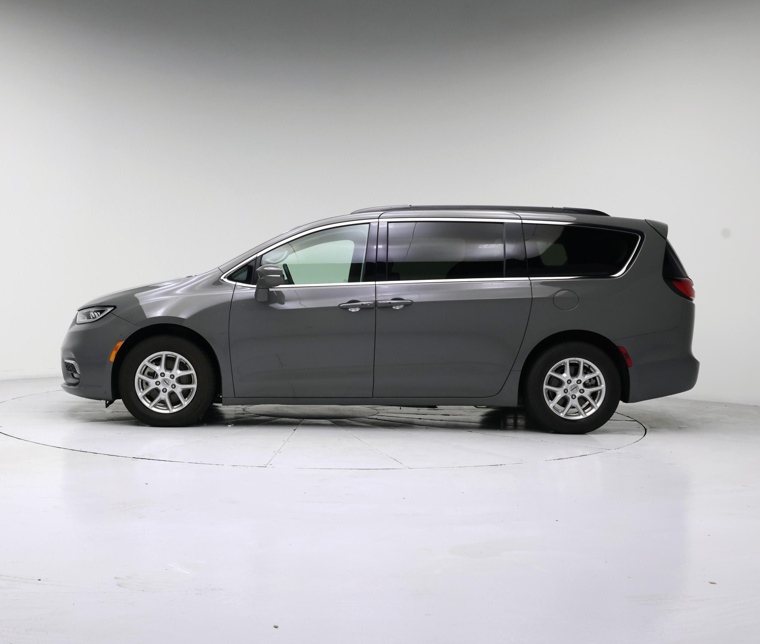Thumbnail: 2022 Chrysler Pacifica - 3