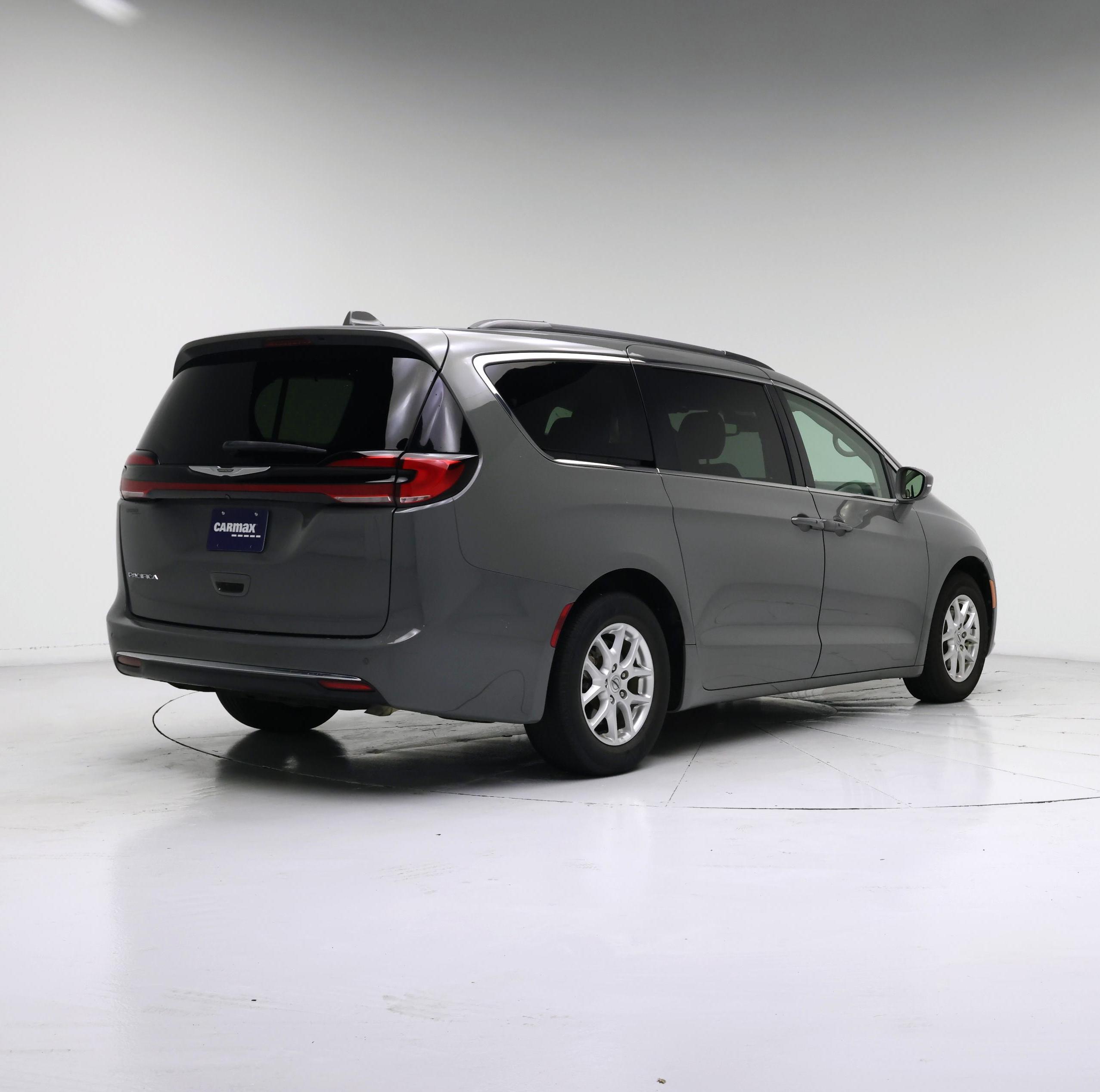 Thumbnail: 2022 Chrysler Pacifica - 8