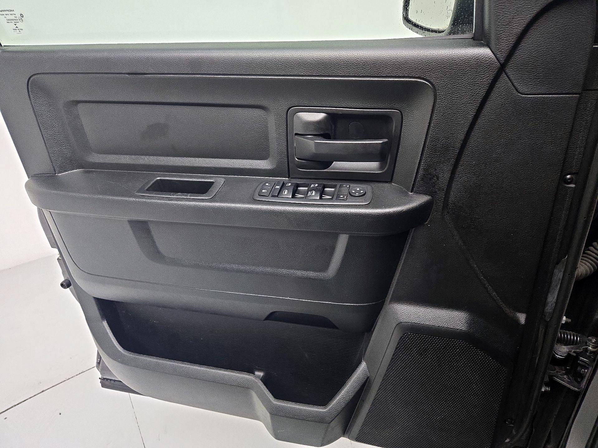 Thumbnail: 2019 RAM 1500 Classic - 12