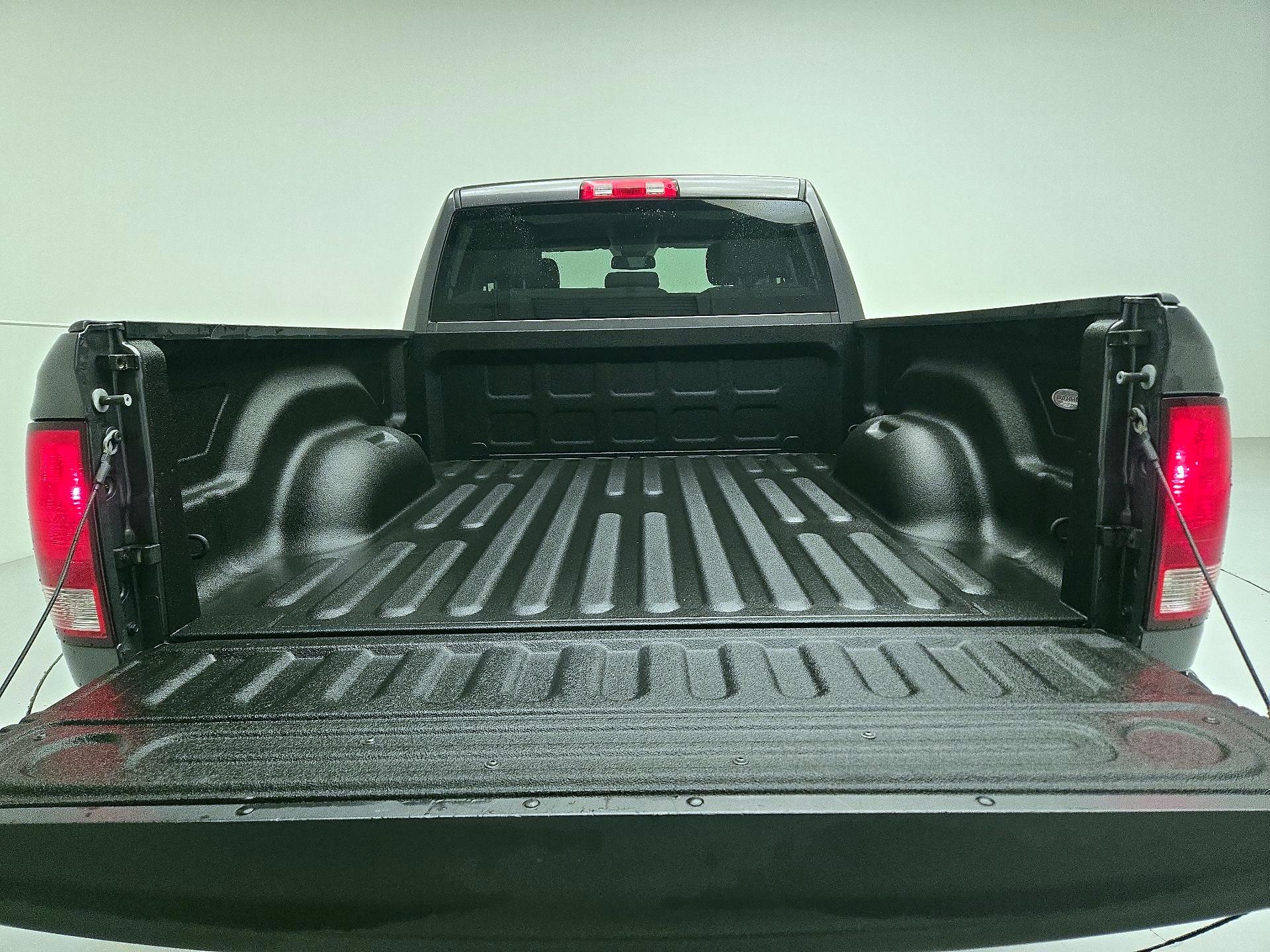 Thumbnail: 2019 RAM 1500 Classic - 19