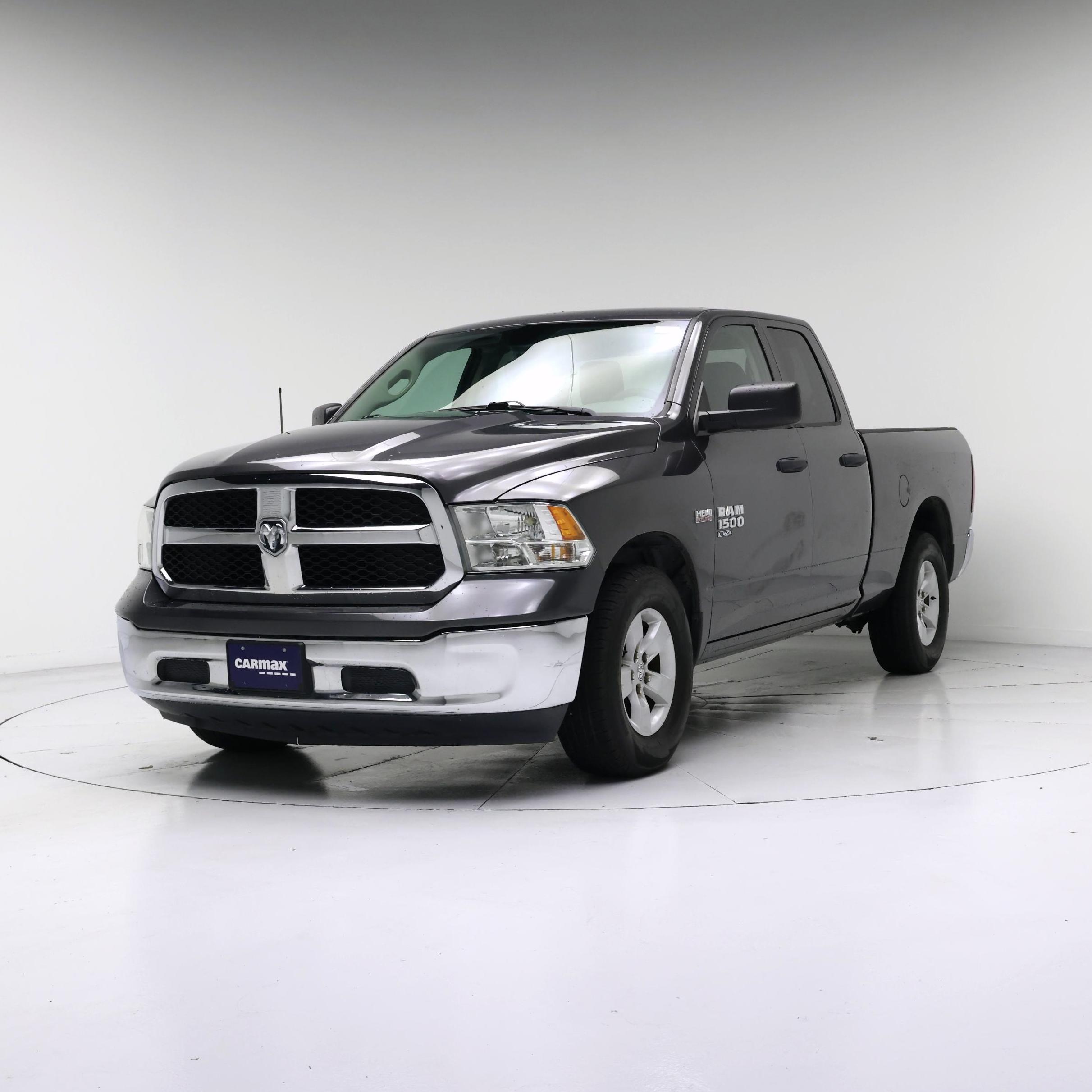 Thumbnail: 2019 RAM 1500 Classic - 4