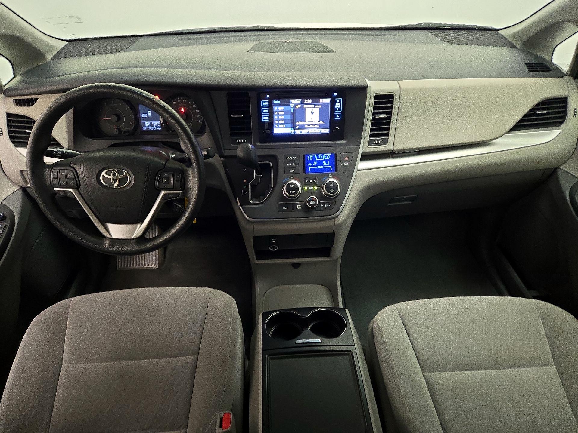 Thumbnail: 2015 Toyota Sienna - 9