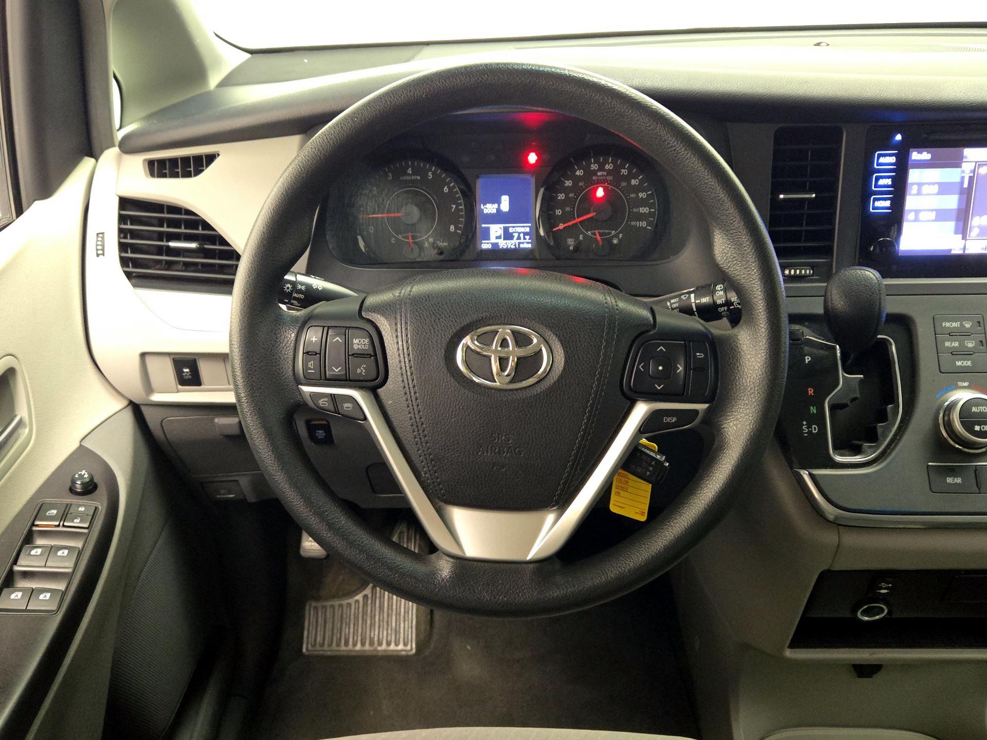Thumbnail: 2015 Toyota Sienna - 10