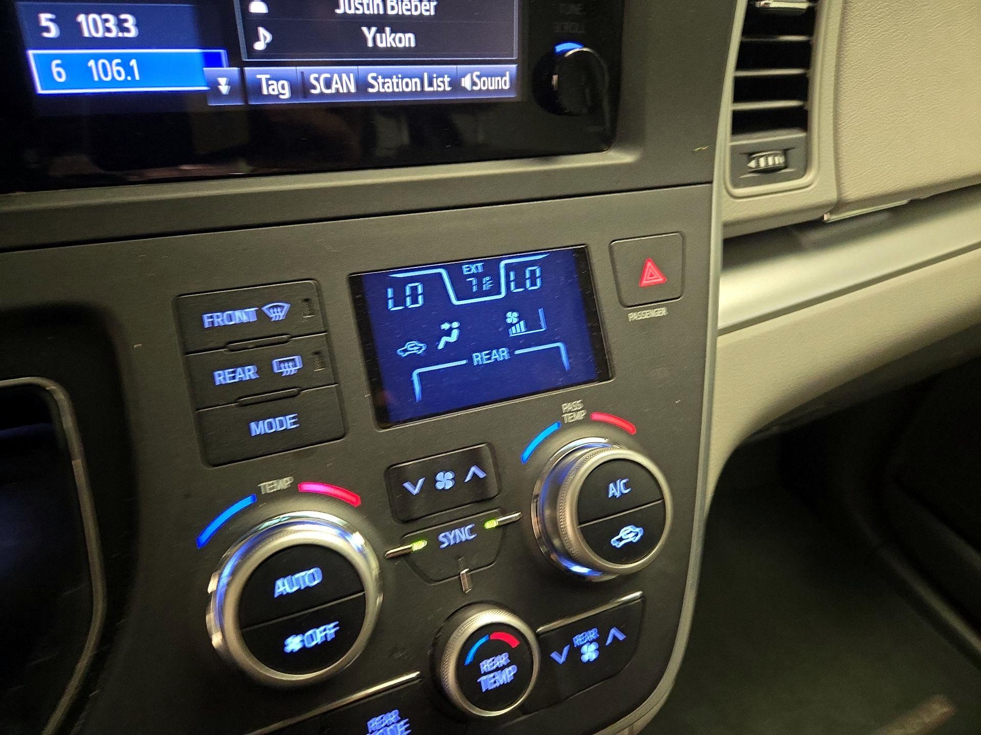 Thumbnail: 2015 Toyota Sienna - 16