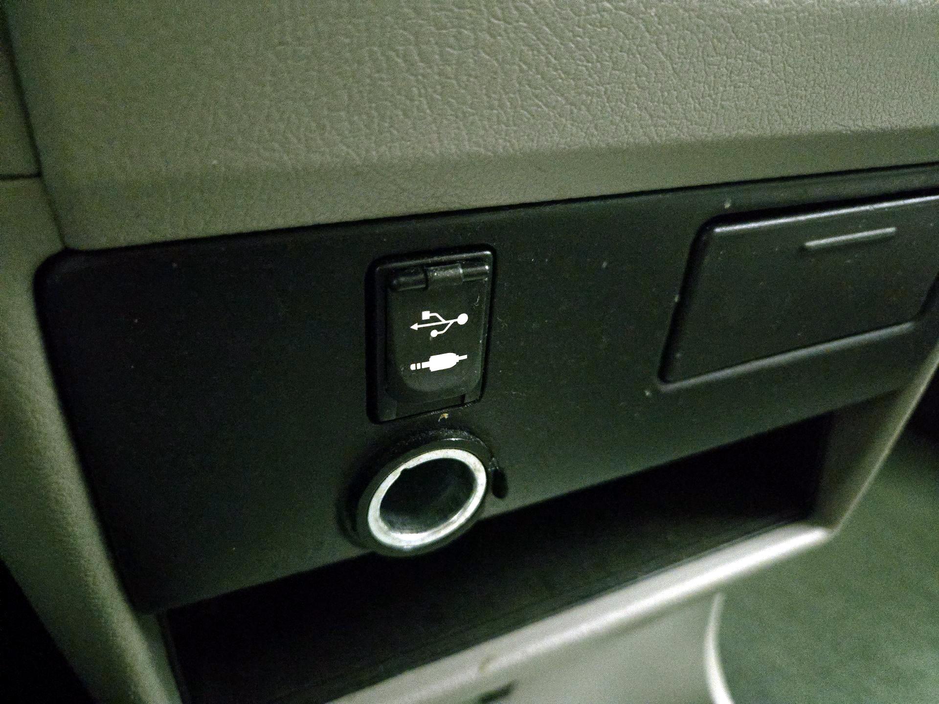 Thumbnail: 2015 Toyota Sienna - 18