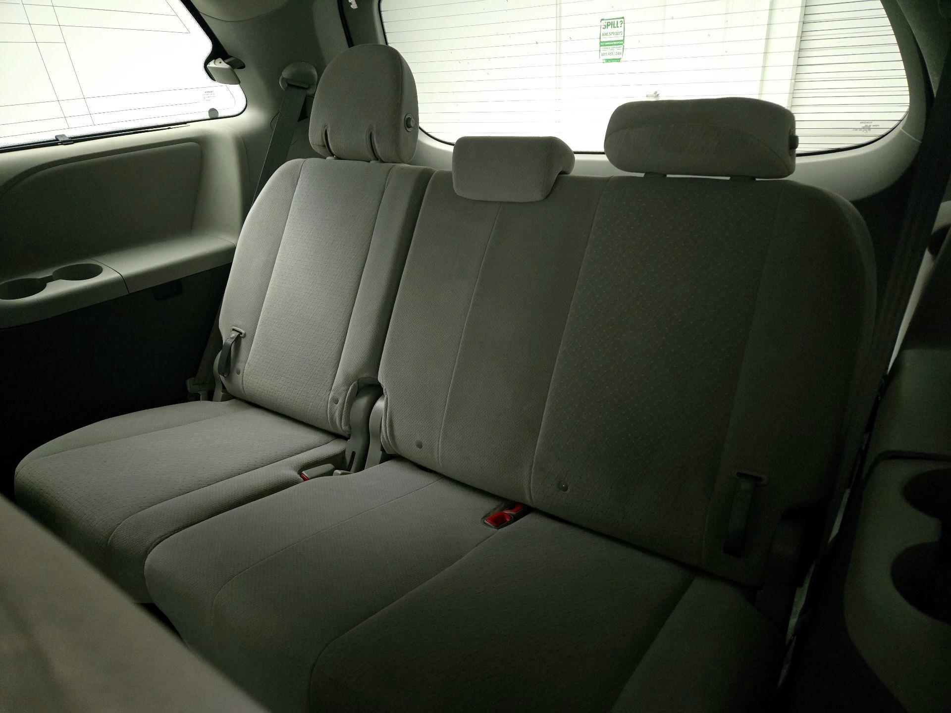 Thumbnail: 2015 Toyota Sienna - 20
