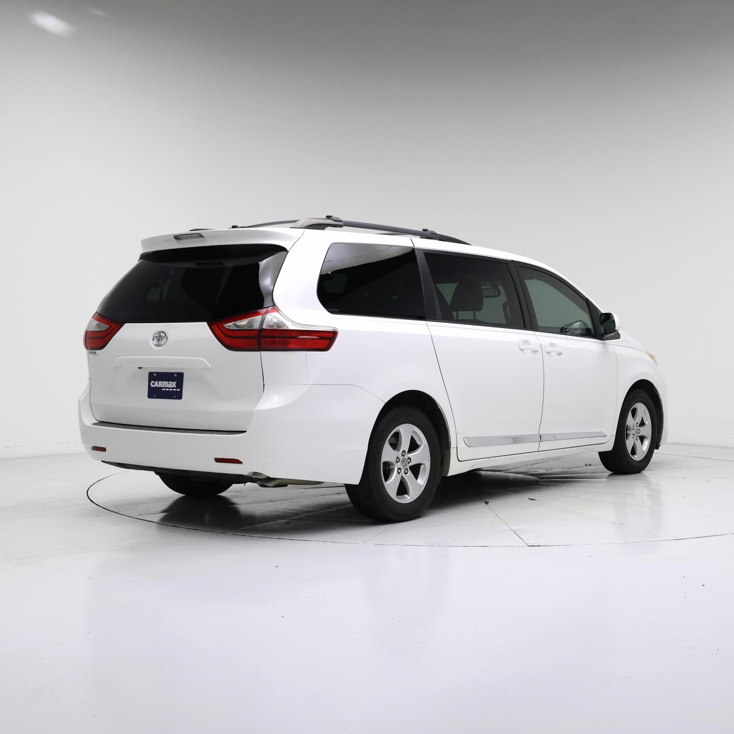 Thumbnail: 2015 Toyota Sienna - 8
