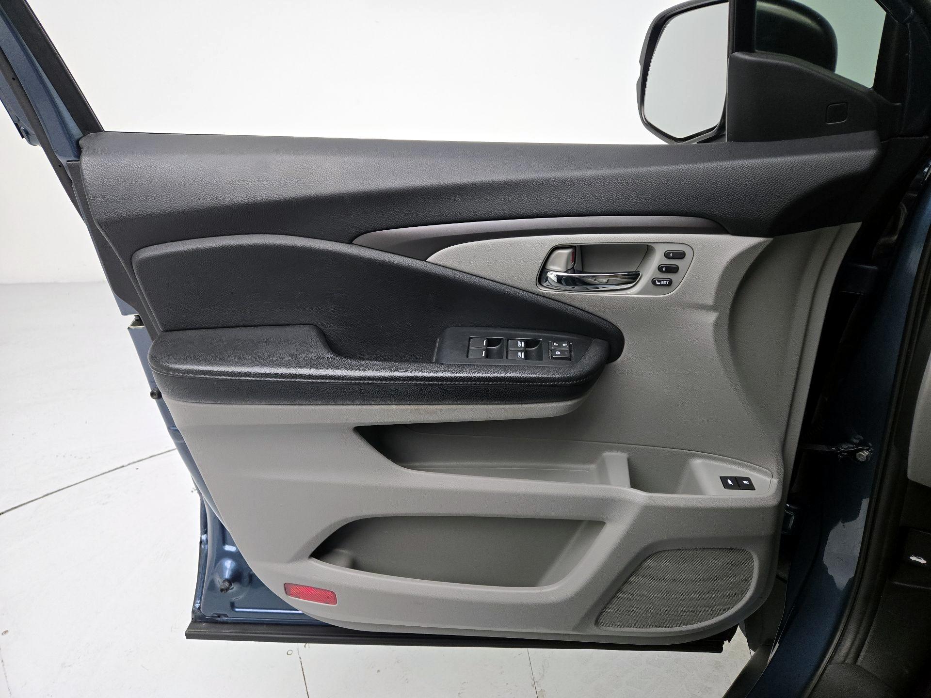 Thumbnail: 2020 Honda Pilot - 12