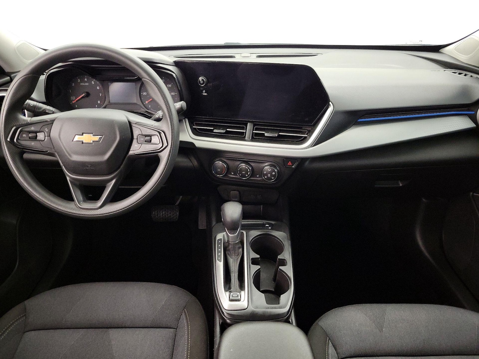 2025 Chevrolet Trax LS - Photo 10
