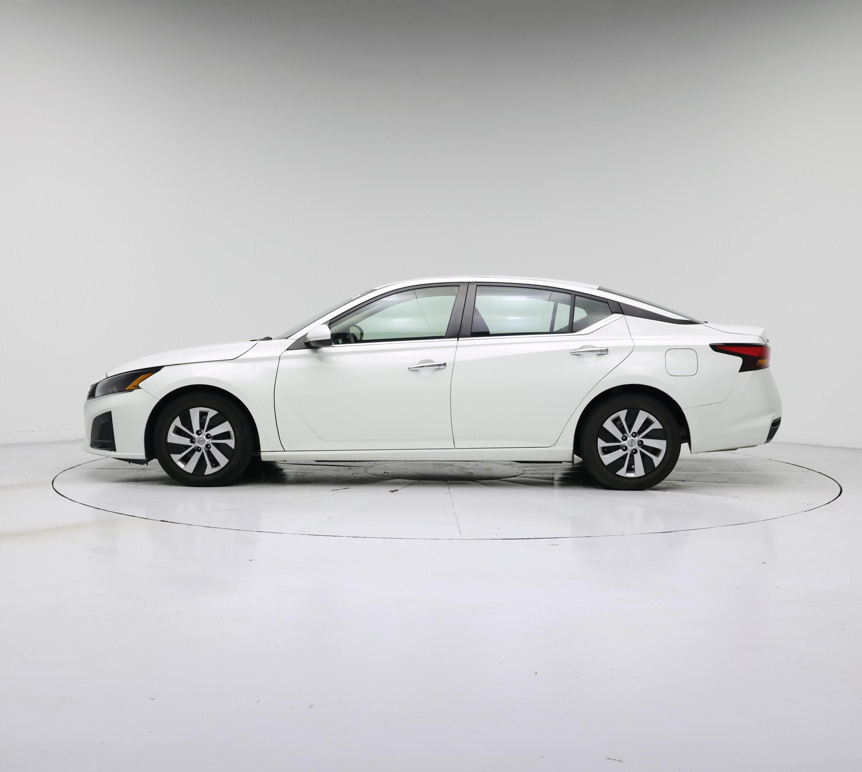 Thumbnail: 2023 Nissan Altima - 3