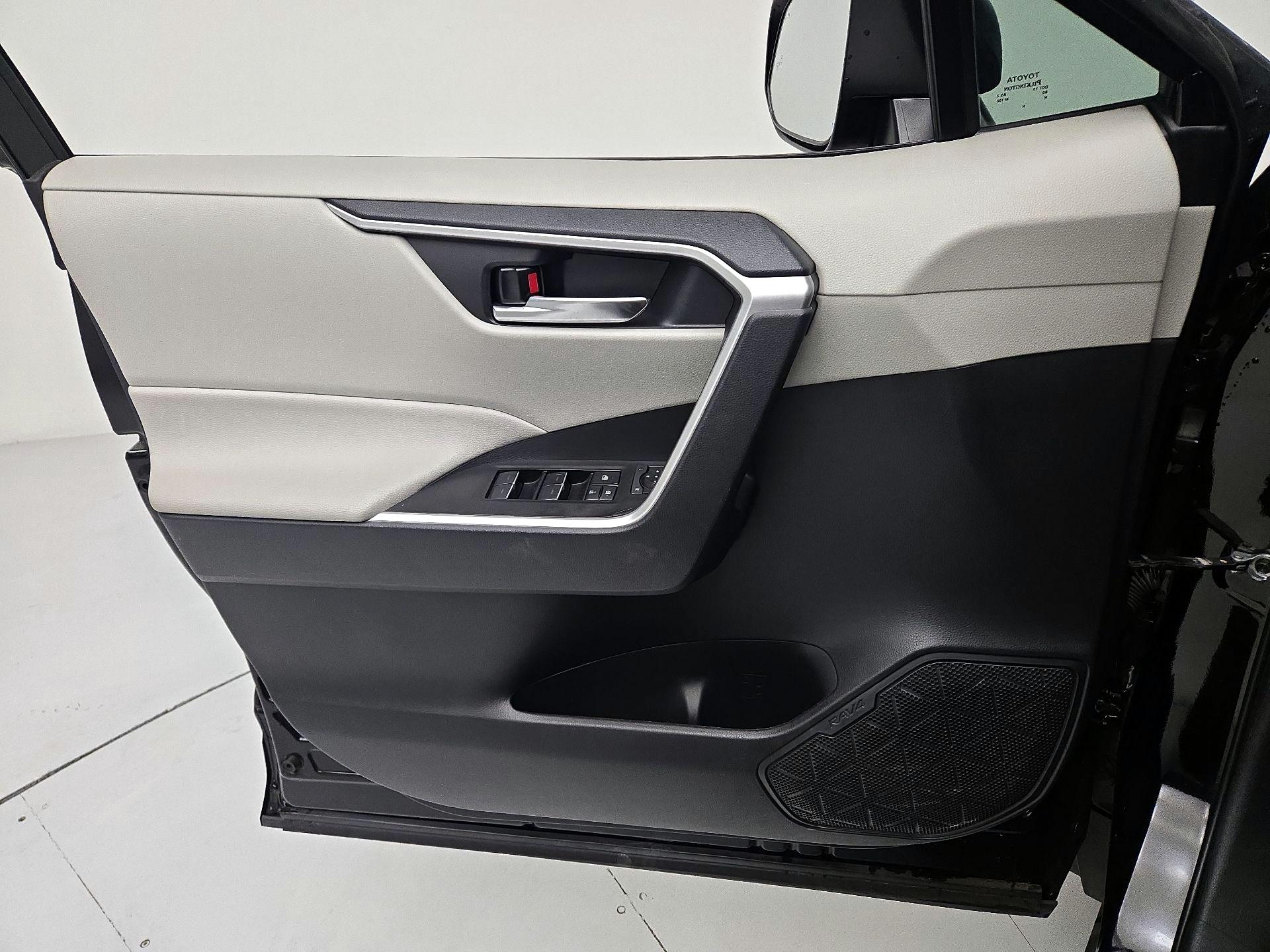 Thumbnail: 2024 Toyota RAV4 - 12