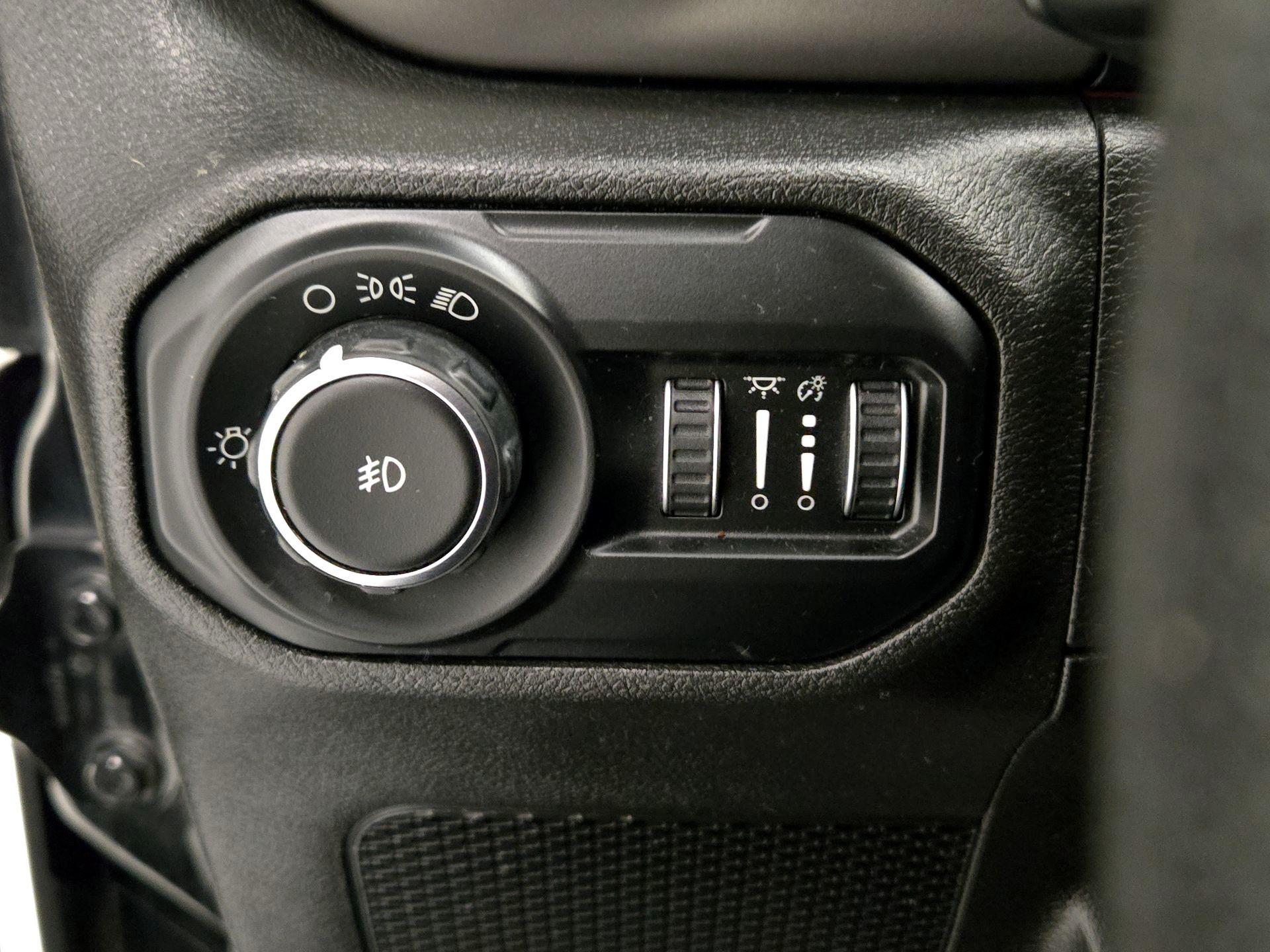 Thumbnail: 2018 Jeep Wrangler - 13