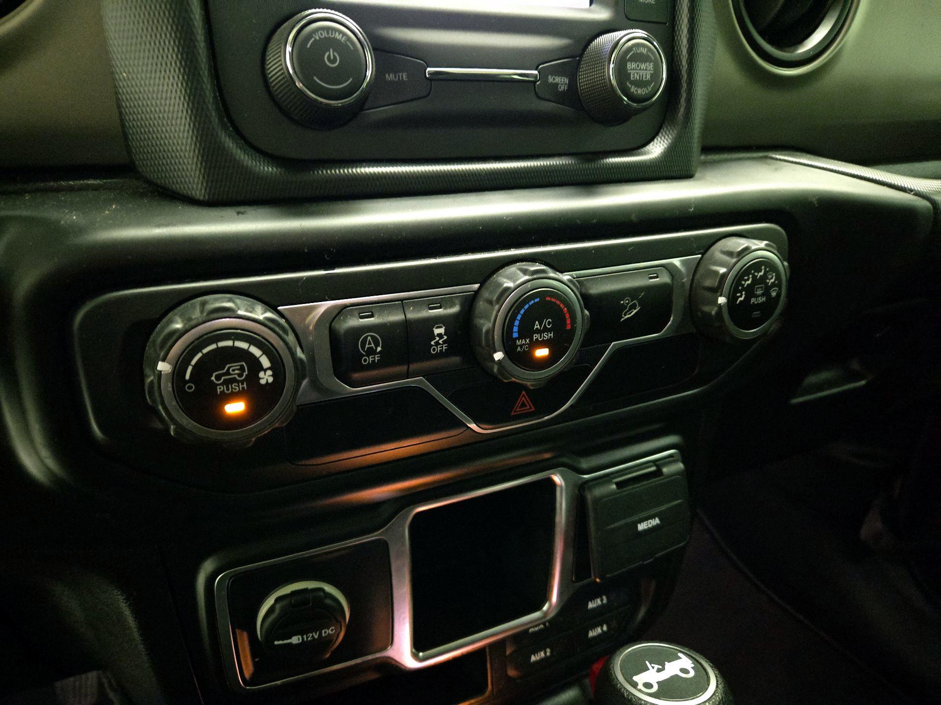 Thumbnail: 2018 Jeep Wrangler - 16