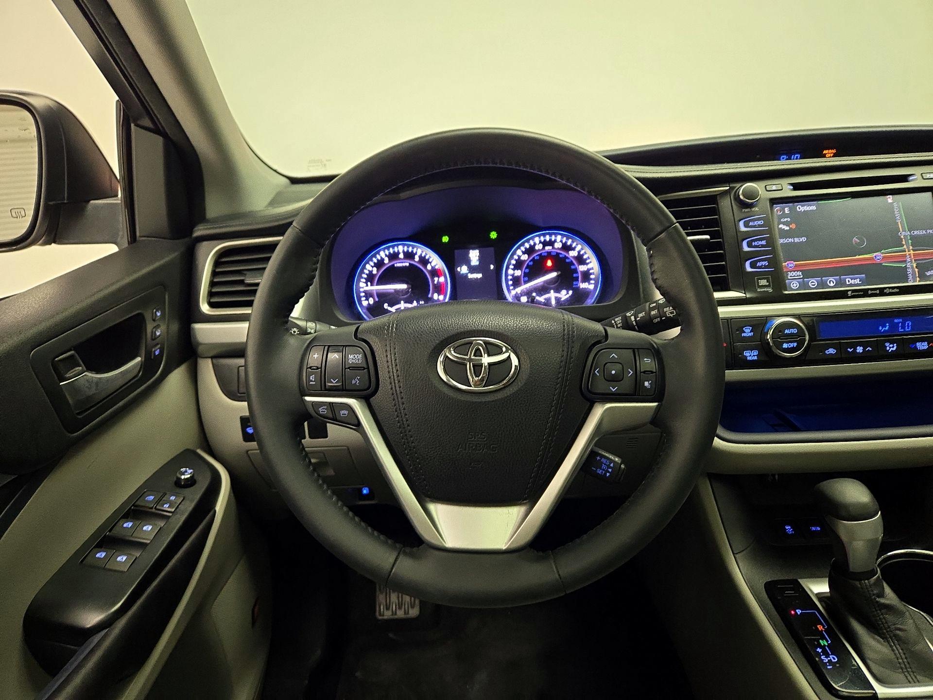 Thumbnail: 2016 Toyota Highlander - 10