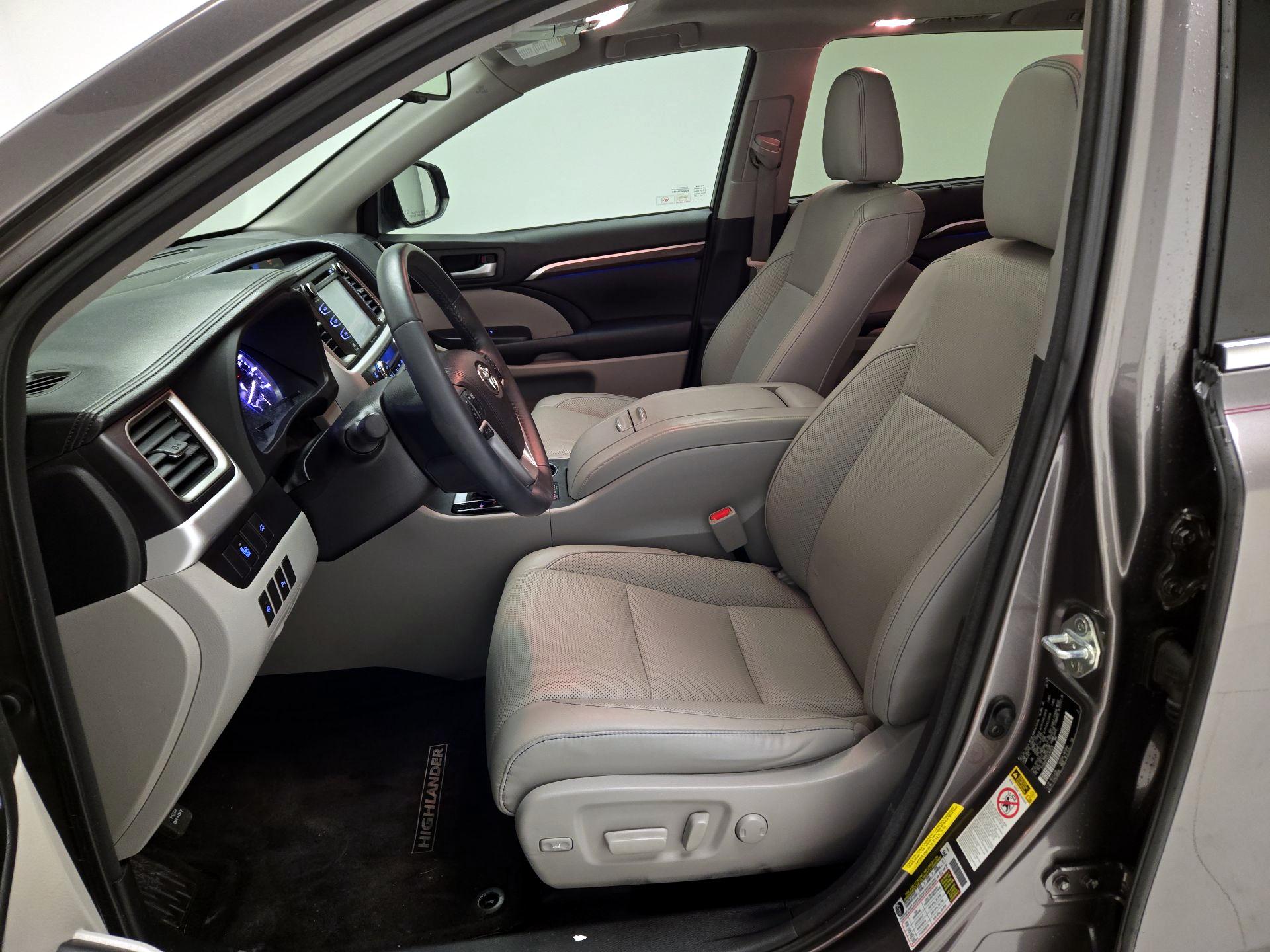 Thumbnail: 2016 Toyota Highlander - 11