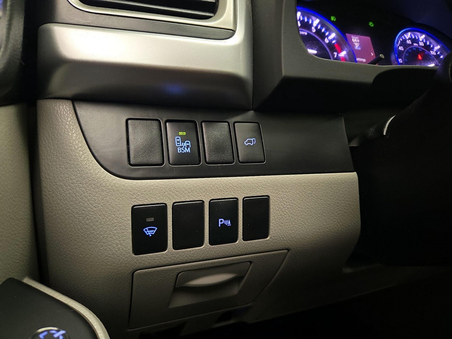 Thumbnail: 2016 Toyota Highlander - 13